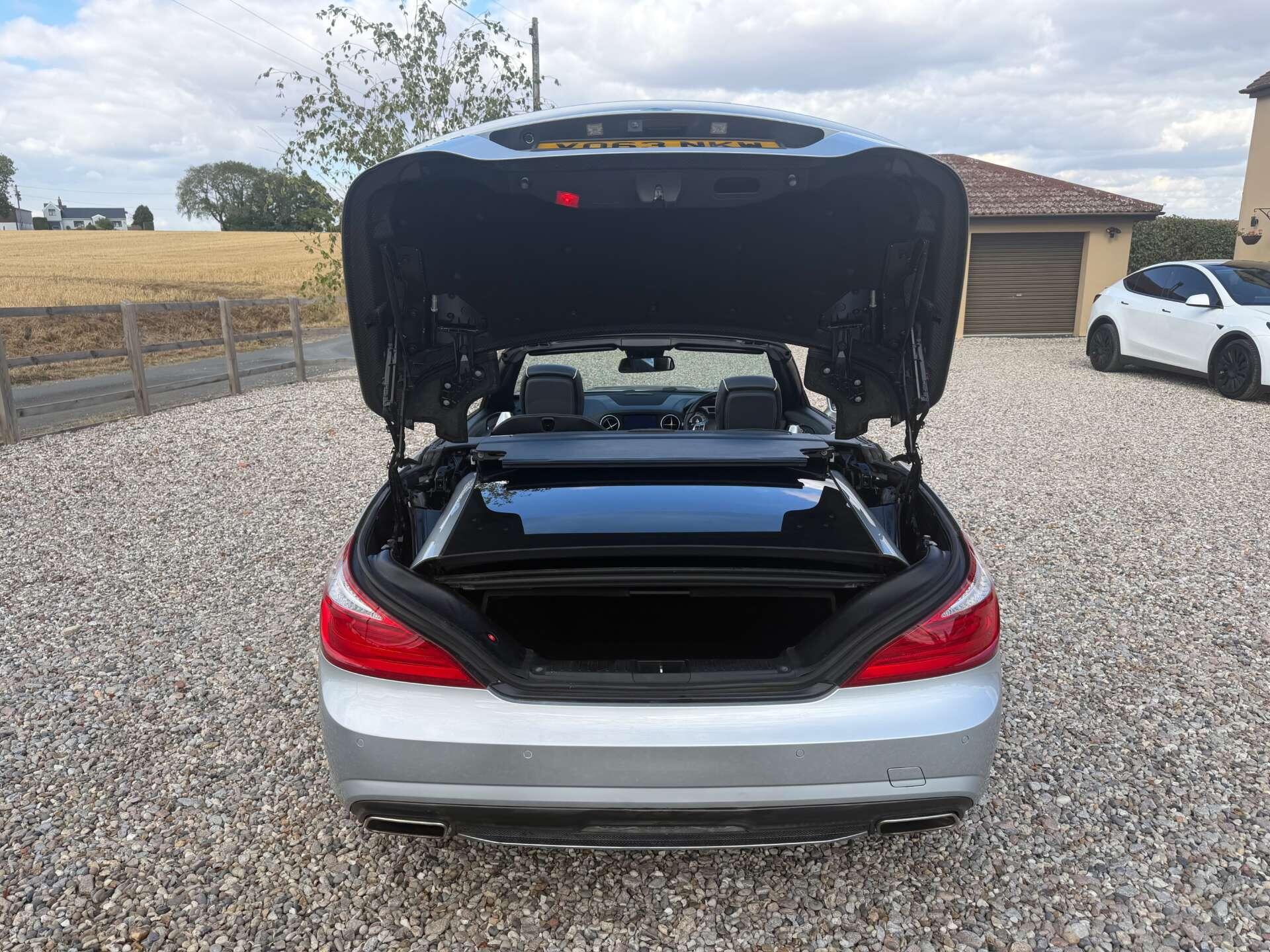 Mercedes-Benz SL view 12