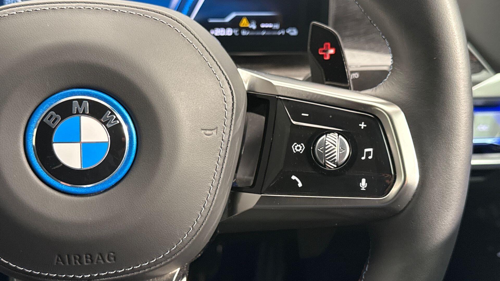 BMW 7 Series view 19