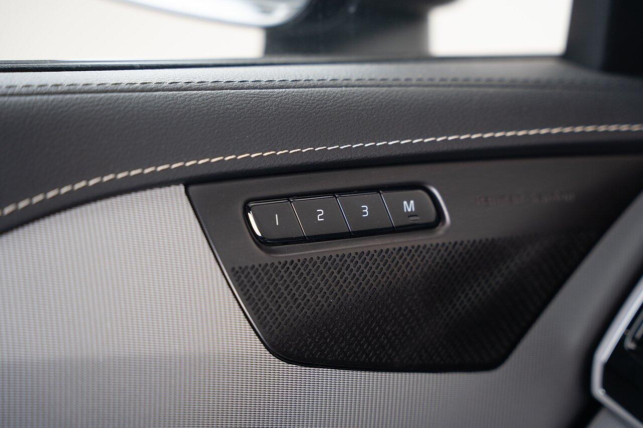 Volvo XC90 view 42