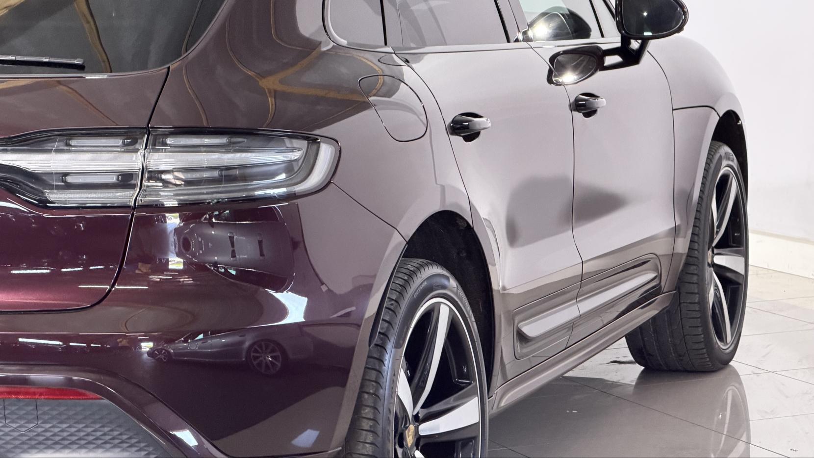 Porsche Macan view 23