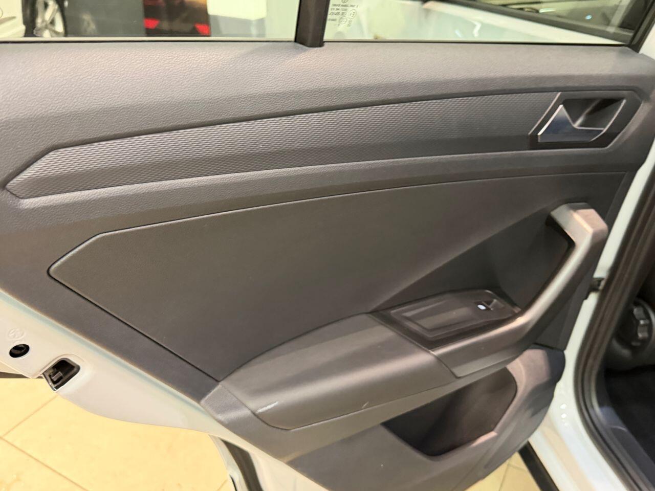 Volkswagen T-Roc view 30