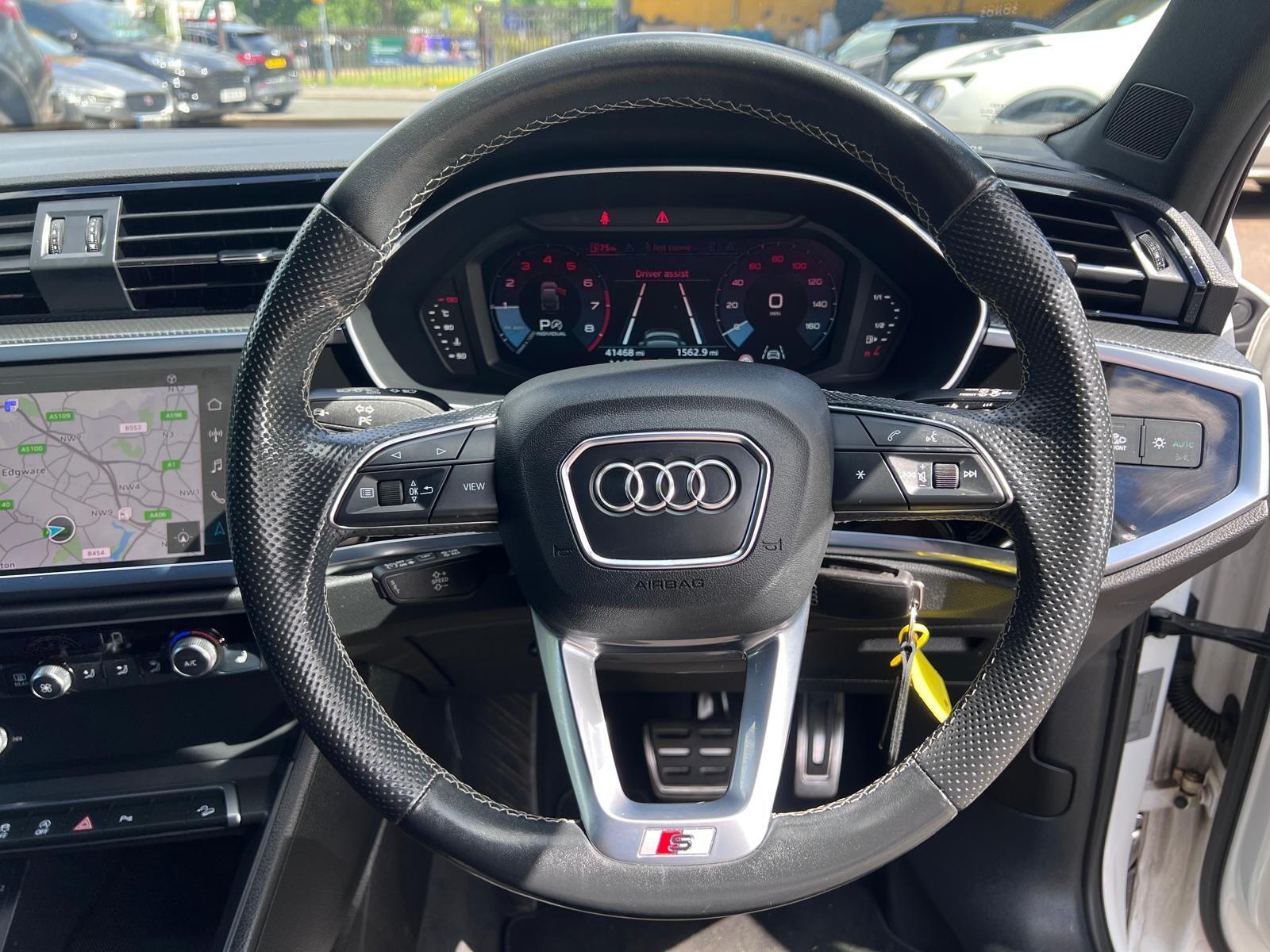 Audi Q3 view 27