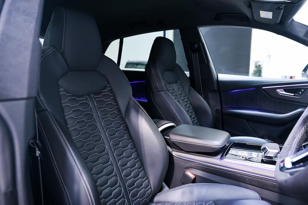 Audi RS Q8 view 16