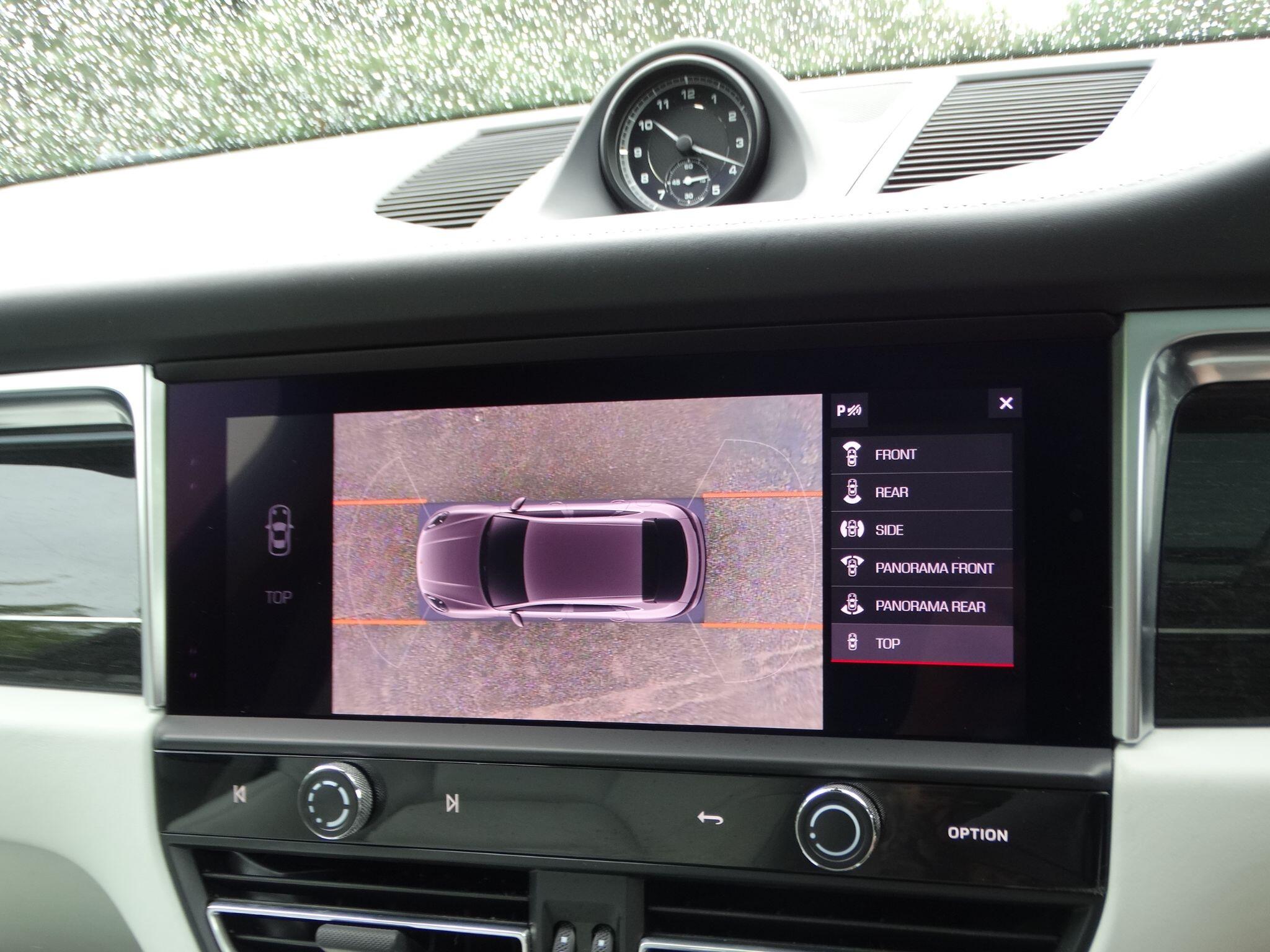 Porsche Macan view 27
