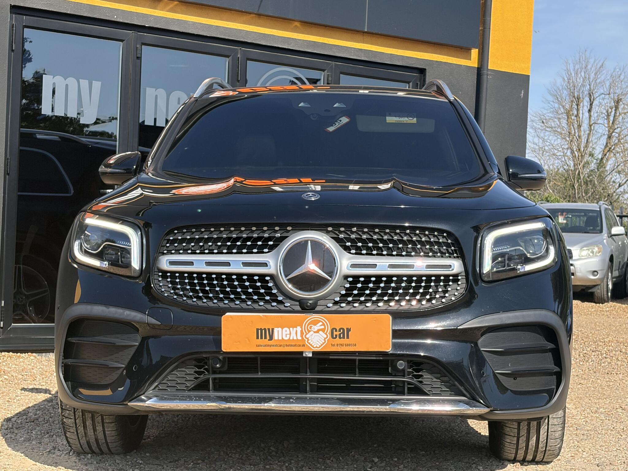 Mercedes-Benz GLB view 3