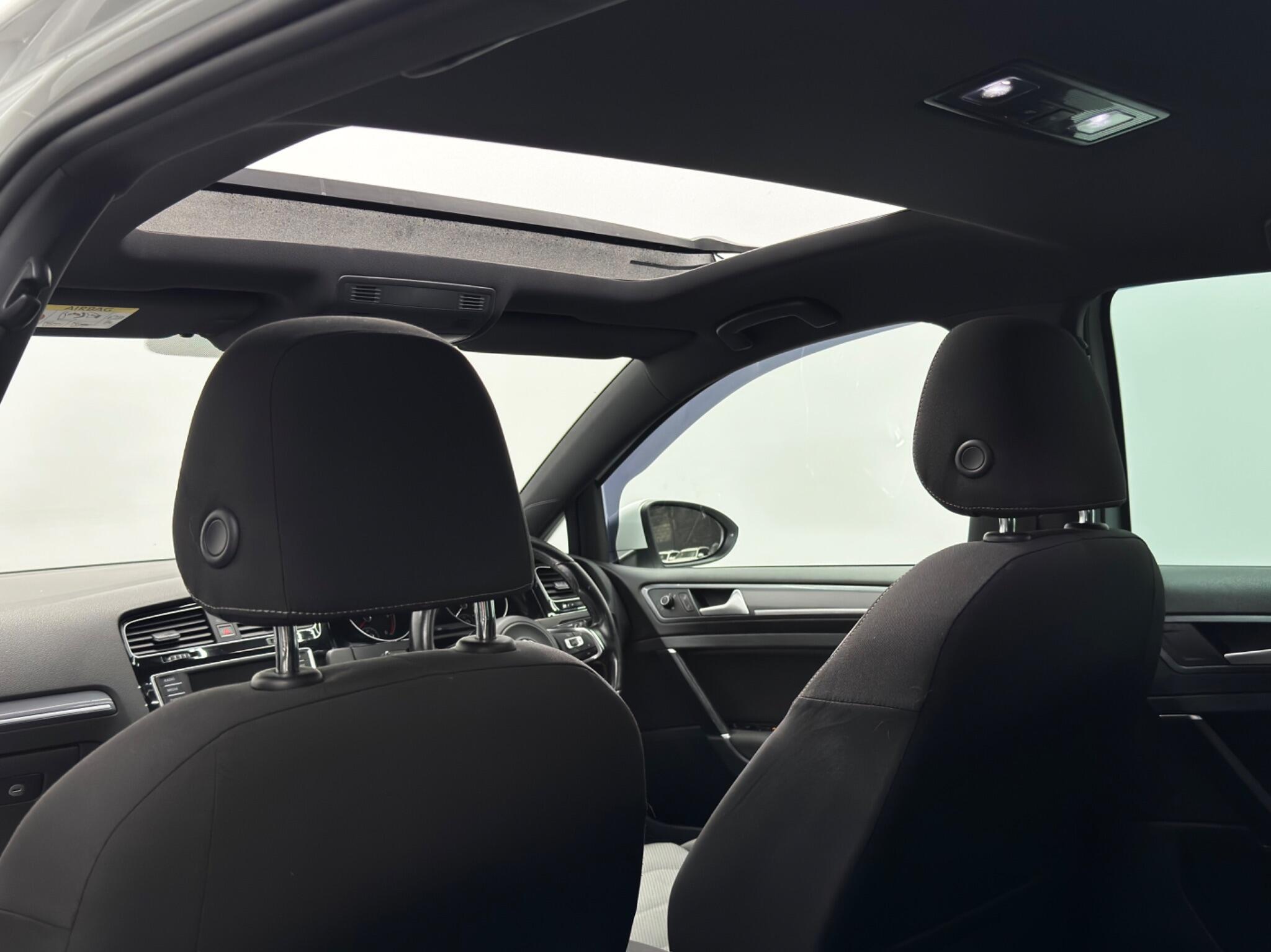 Volkswagen Golf view 19