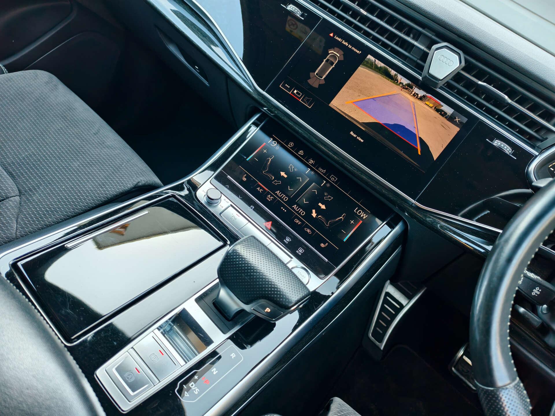 Audi Q8 view 41
