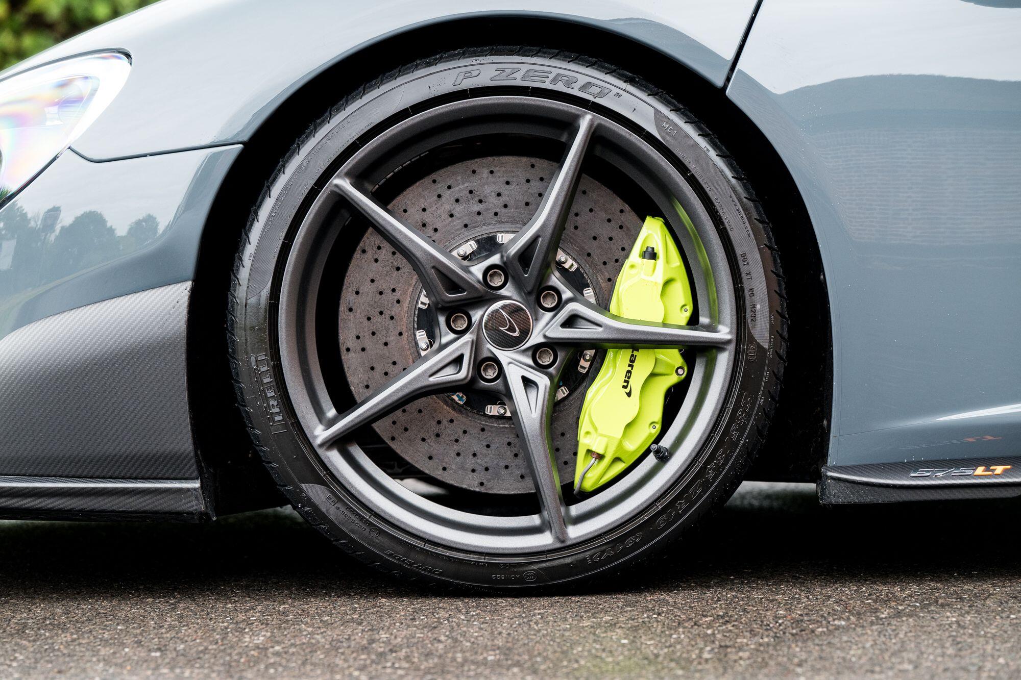 McLaren 675LT view 30