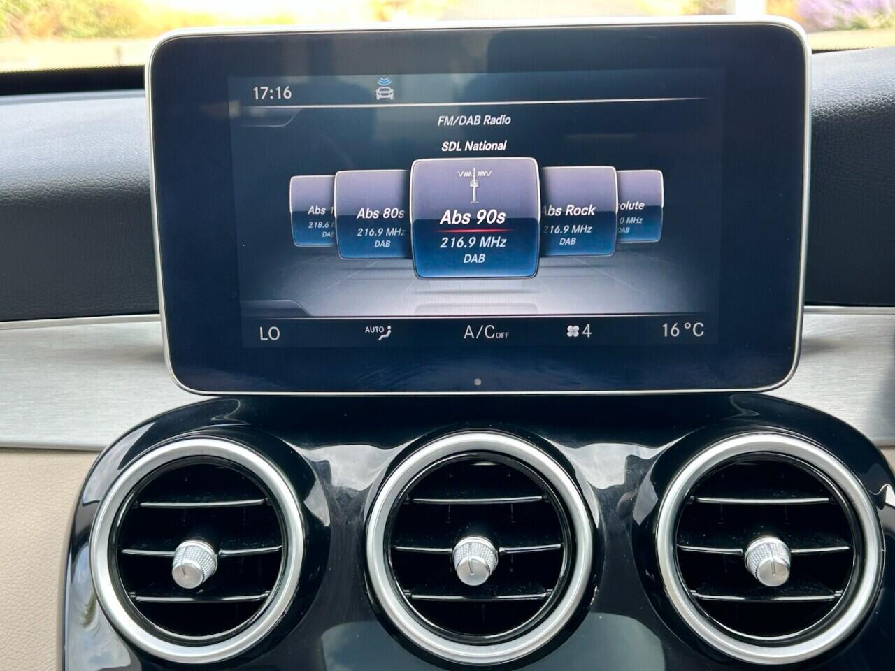 Mercedes-Benz C-Class view 31
