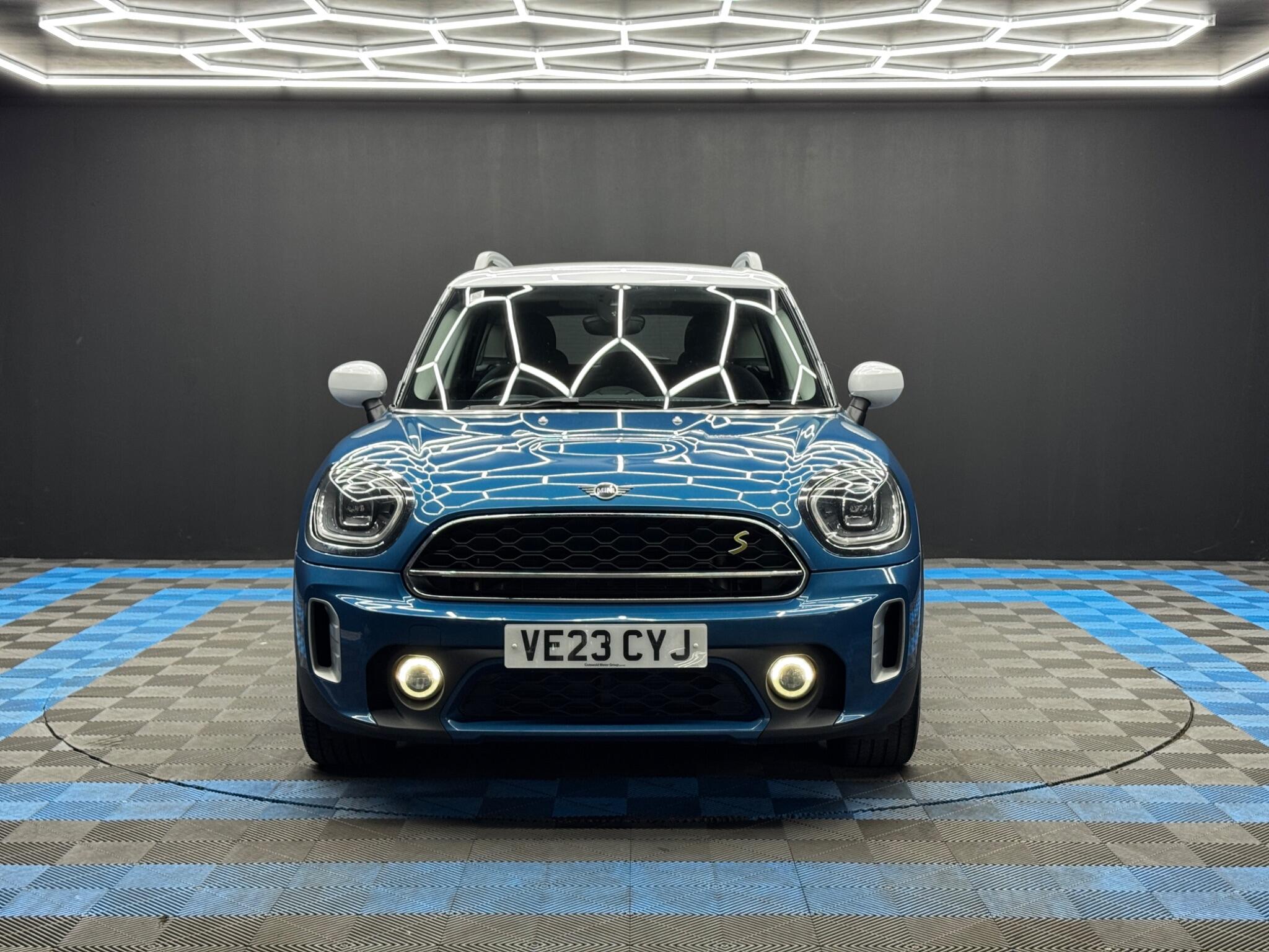 Mini Countryman view 2