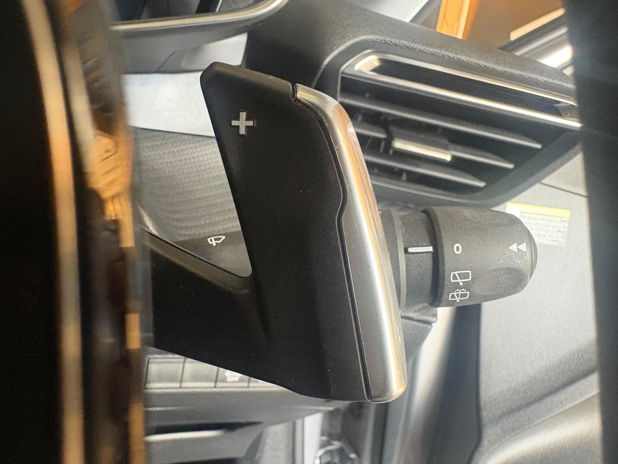Peugeot 208 view 18