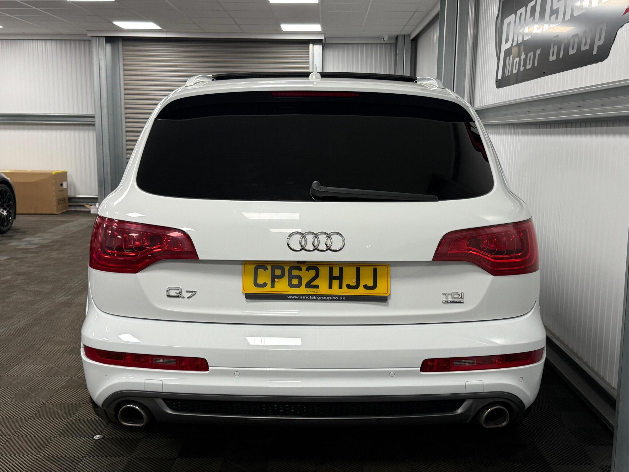 Audi Q7 view 12