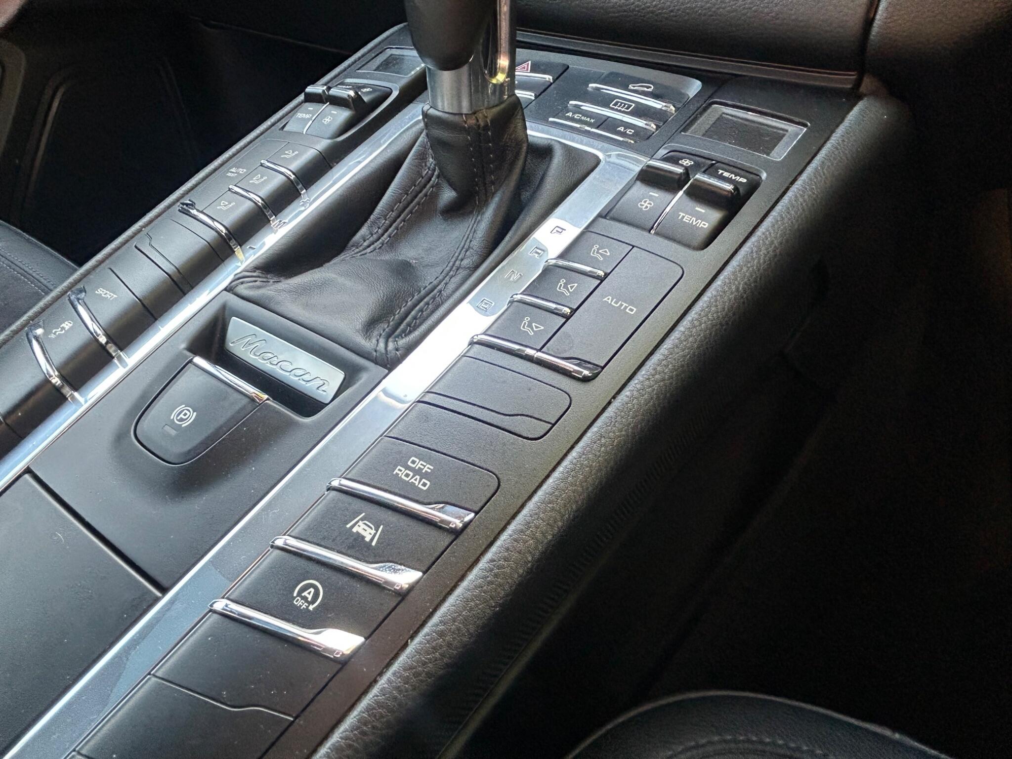 Porsche Macan view 4
