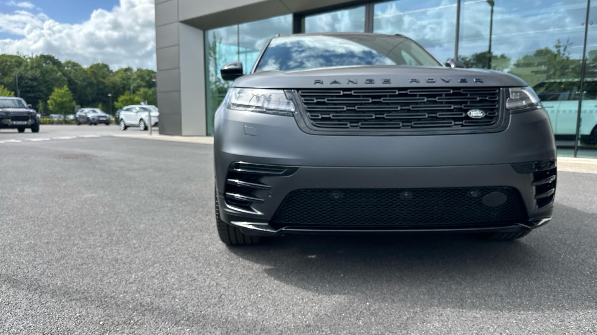 Land Rover Range Rover Velar view 40