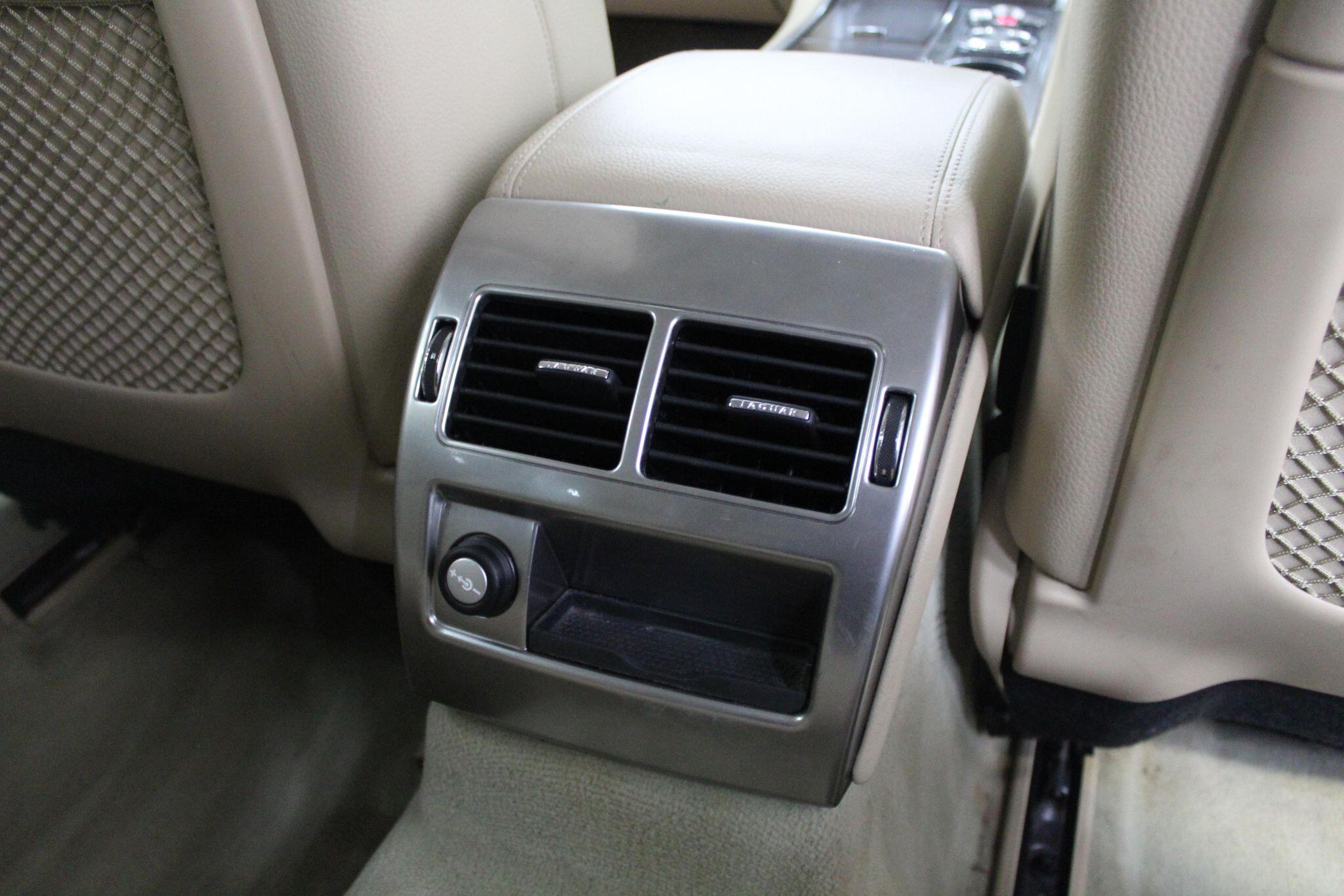 Jaguar XF view 55