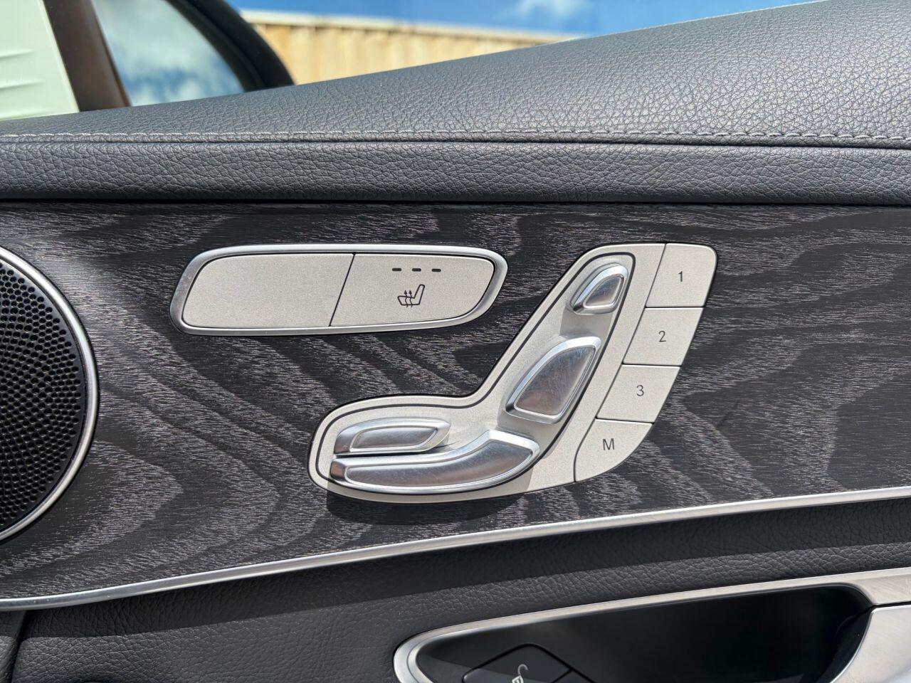 Mercedes-Benz C-Class view 32