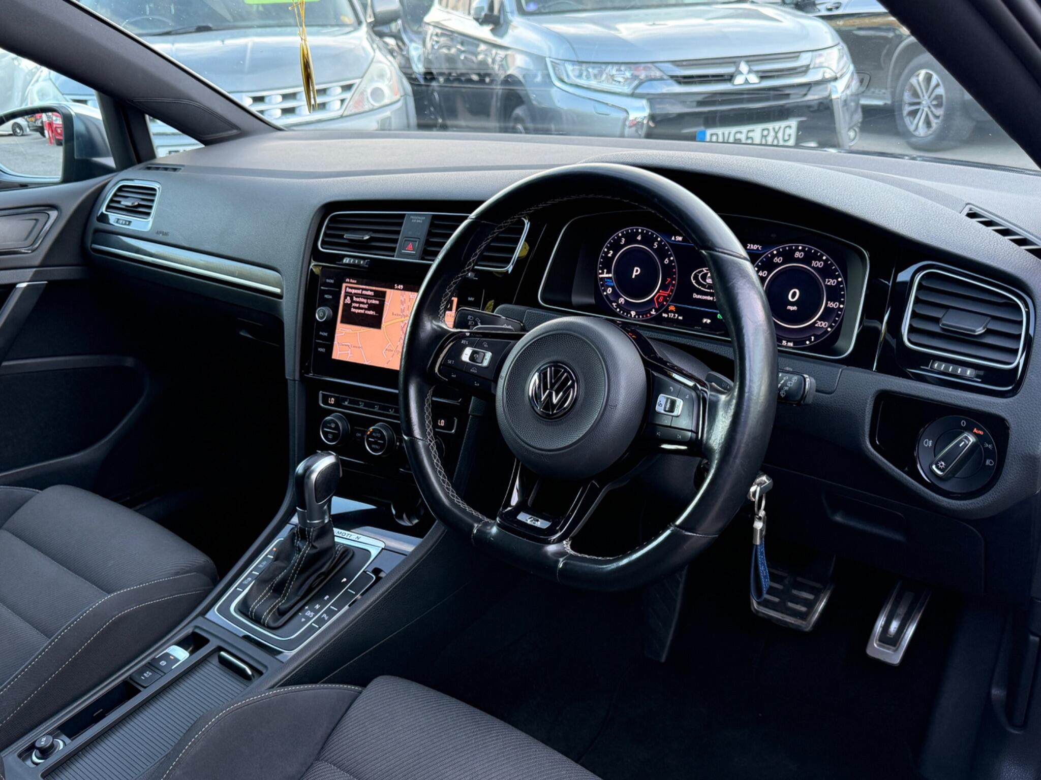 Volkswagen Golf - Image 28
