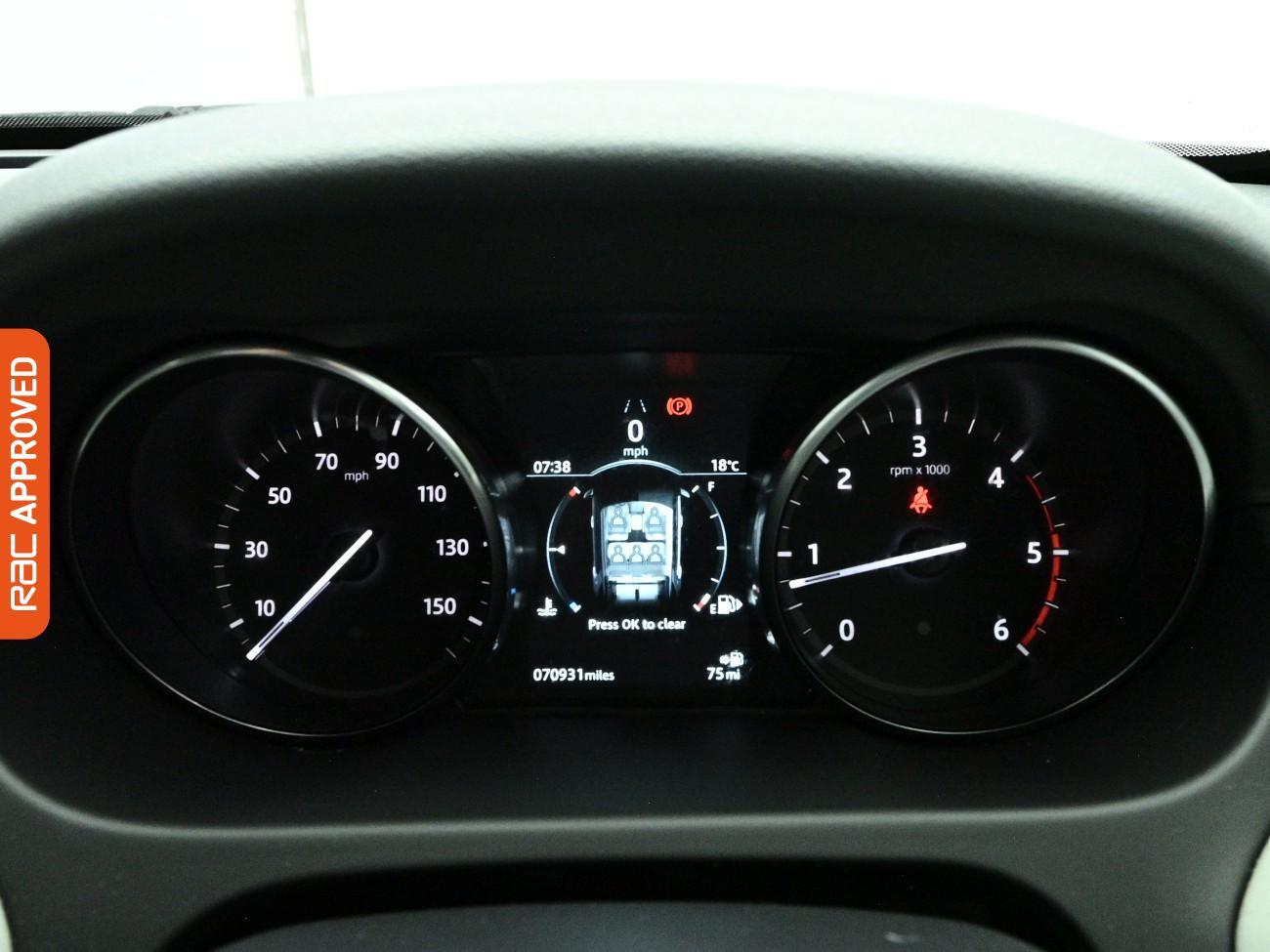 Land Rover Discovery Sport view 11