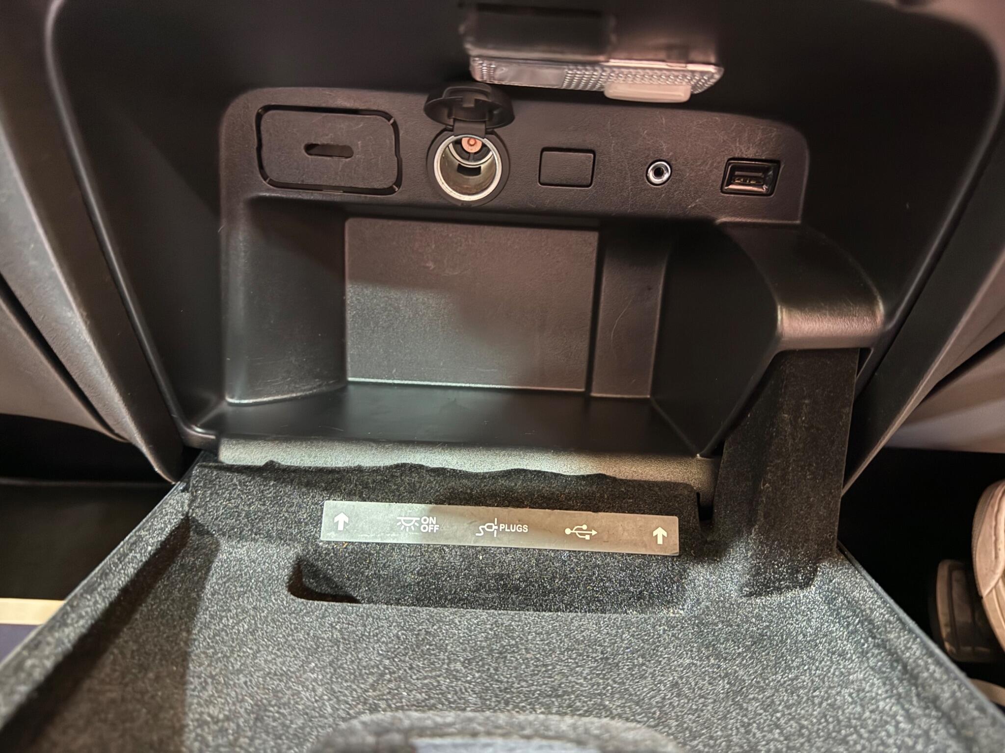 Citroen Grand C4 Picasso view 48