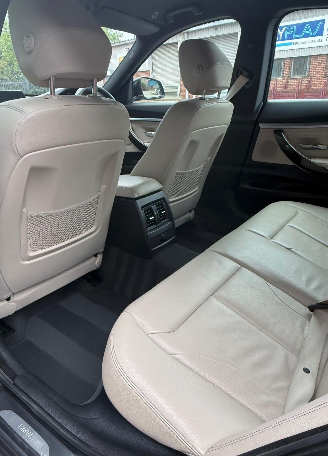 BMW 3 Series view 59