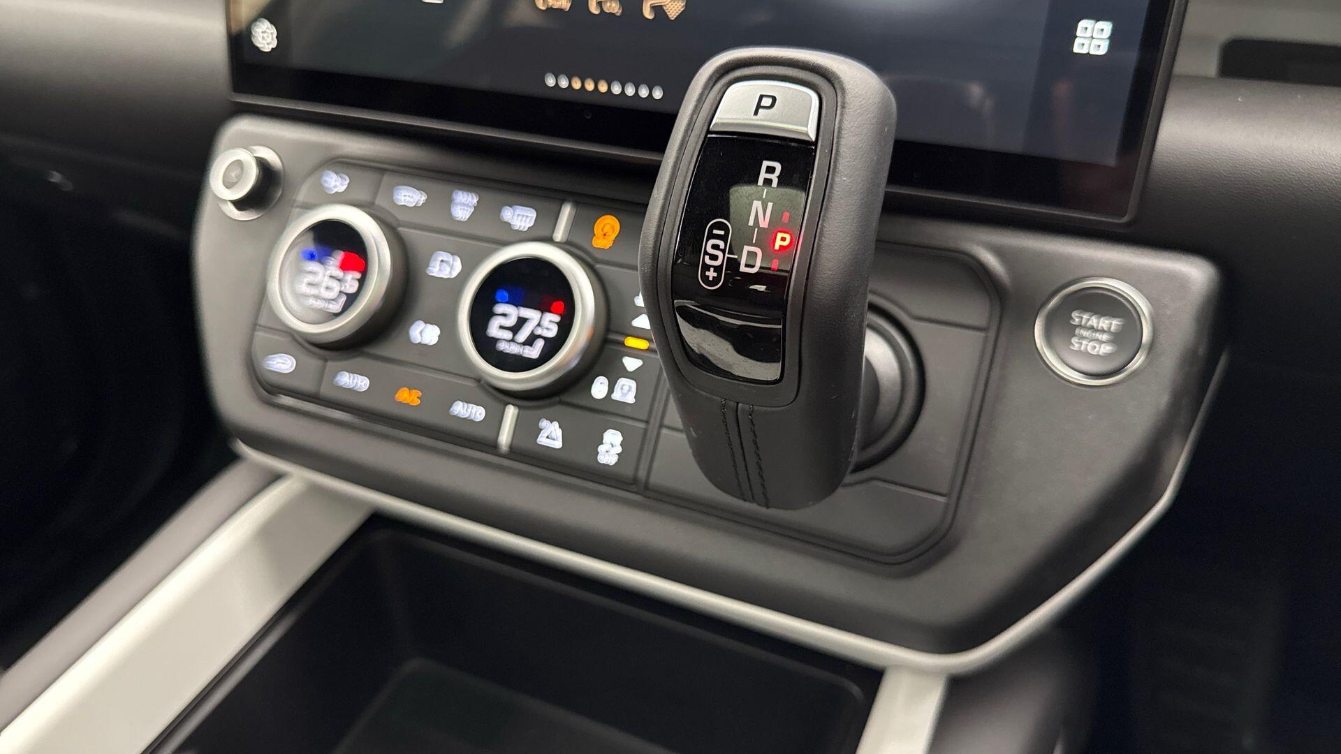 Land Rover Defender view 13