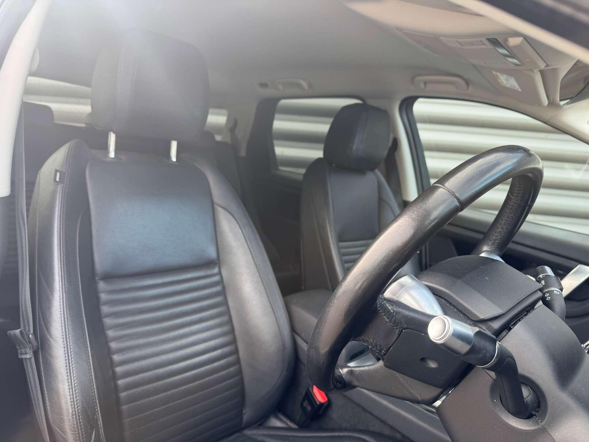 Land Rover Discovery Sport view 13