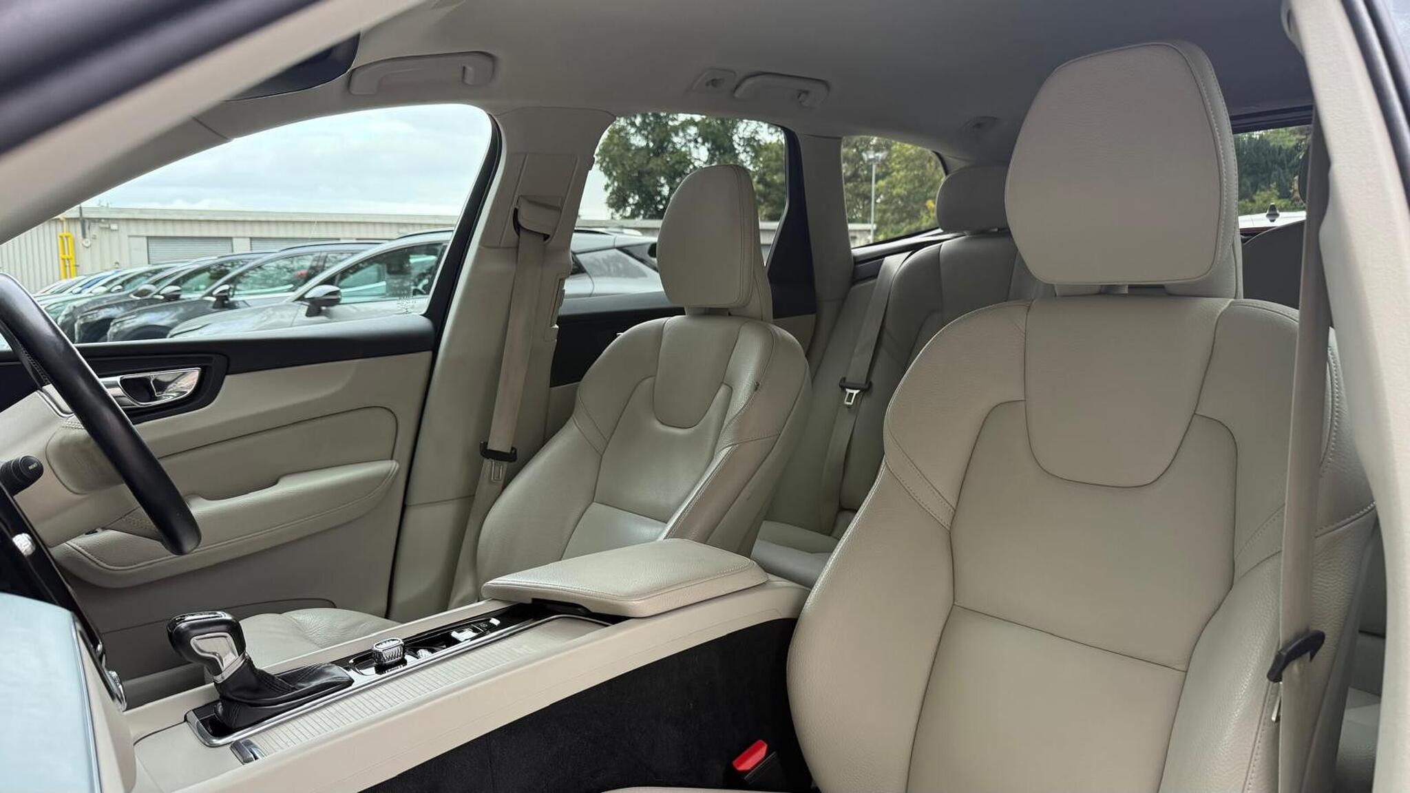 Volvo XC60 view 25