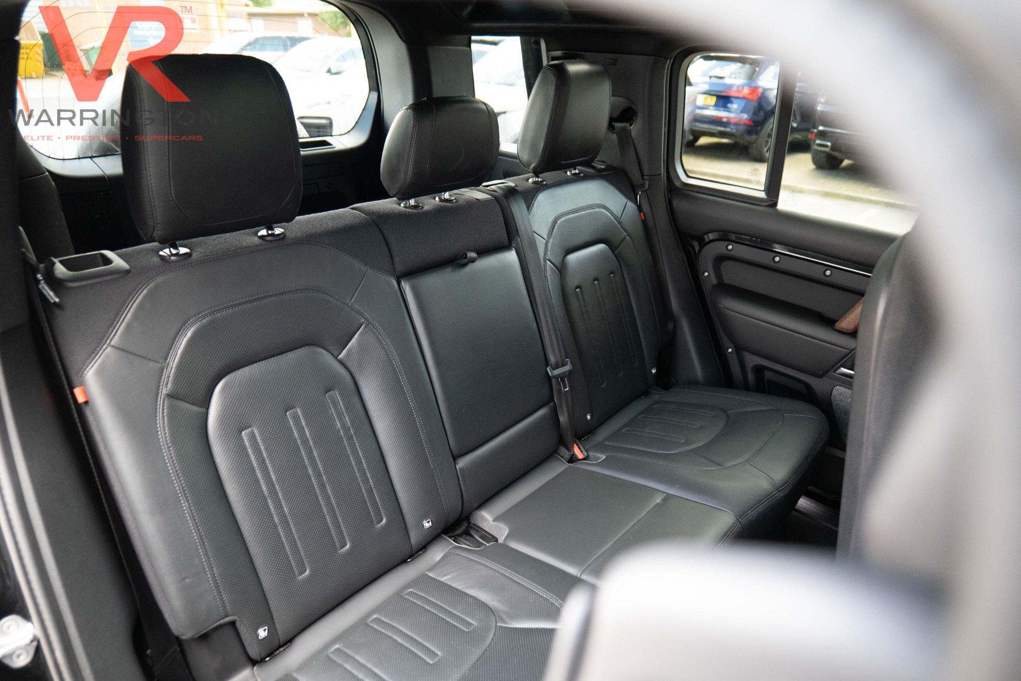 Land Rover Defender 110 view 39