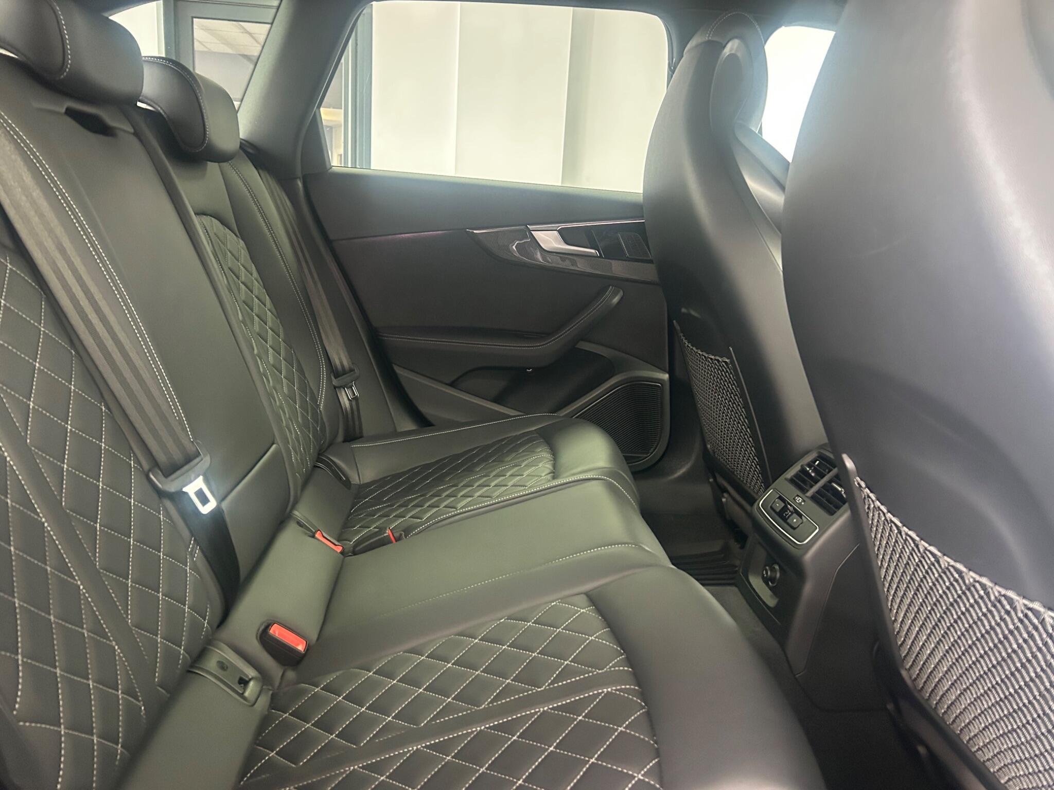 Audi S4 view 15