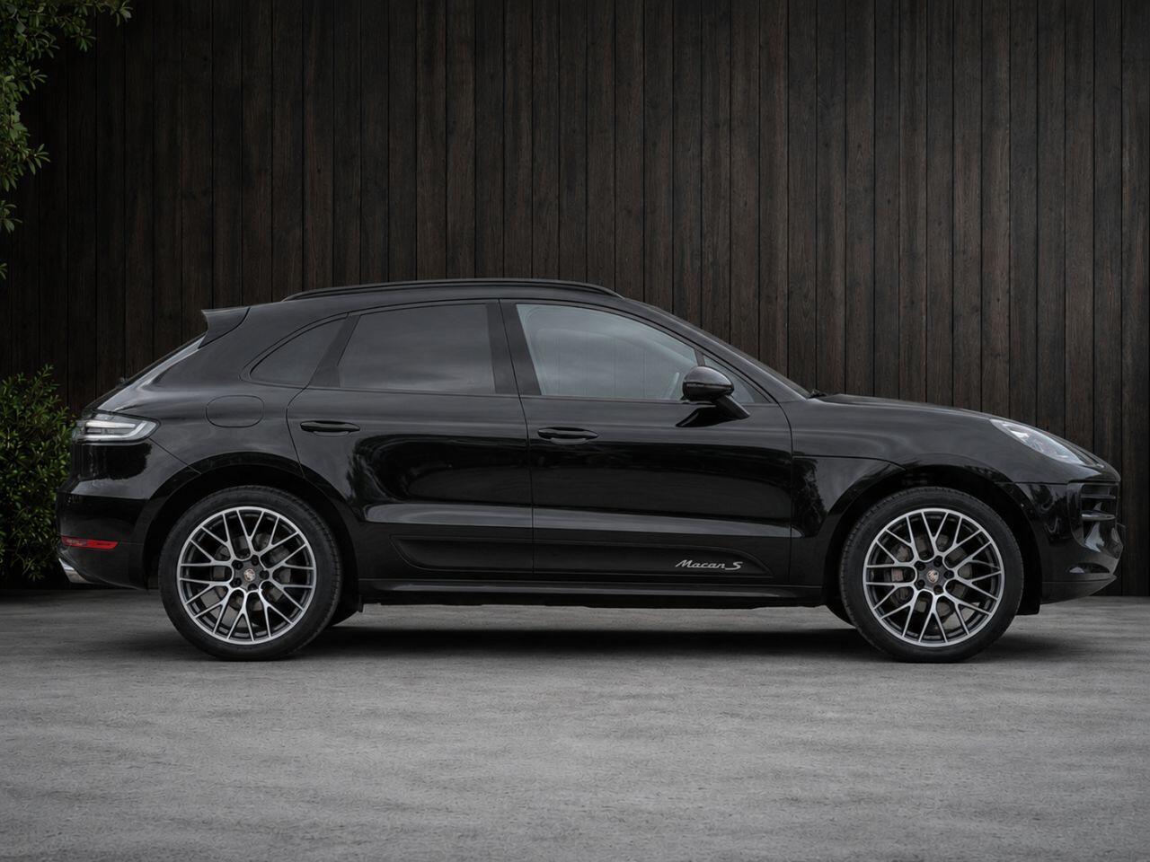 Porsche Macan view 7