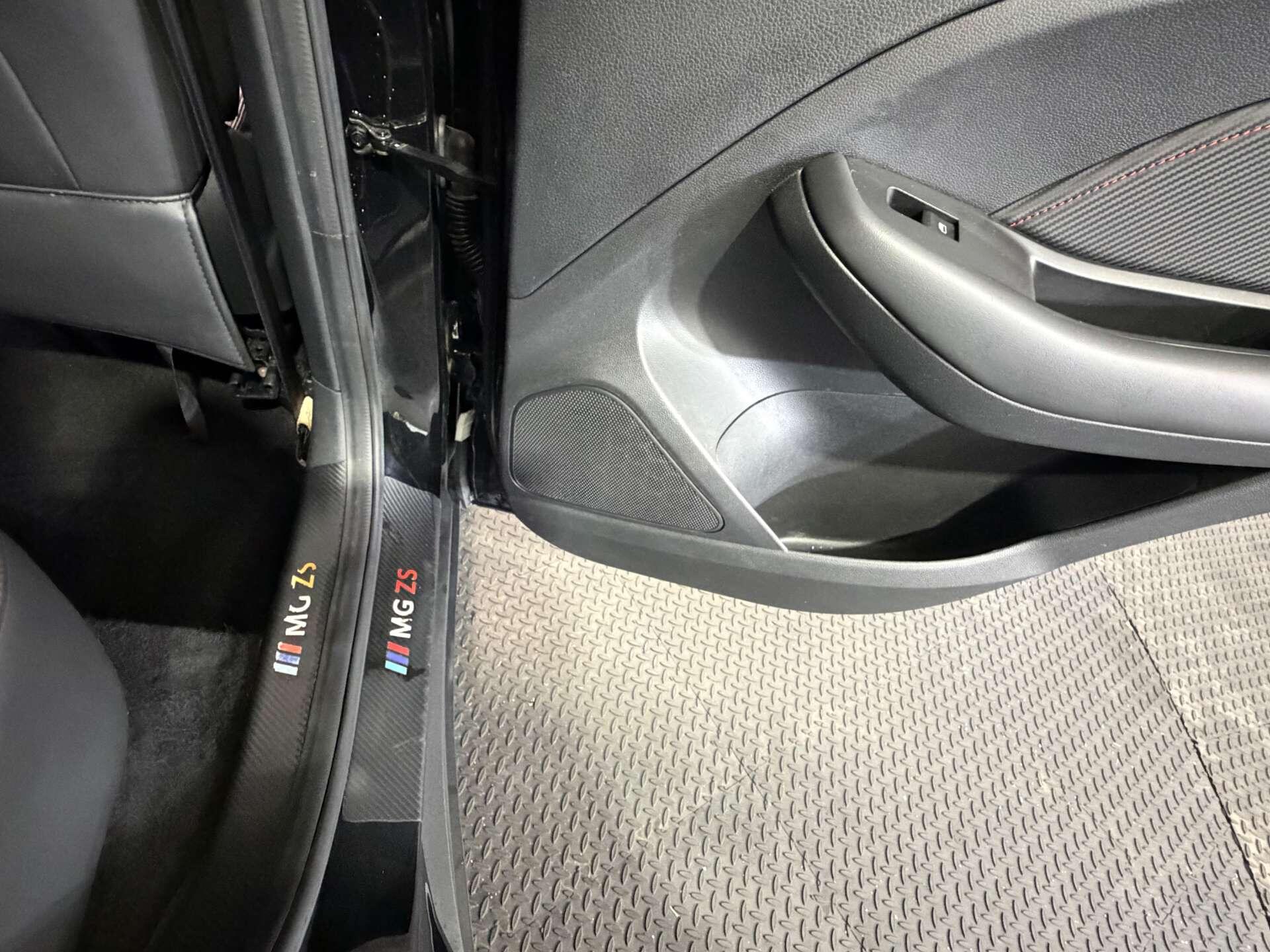 MG ZS view 54
