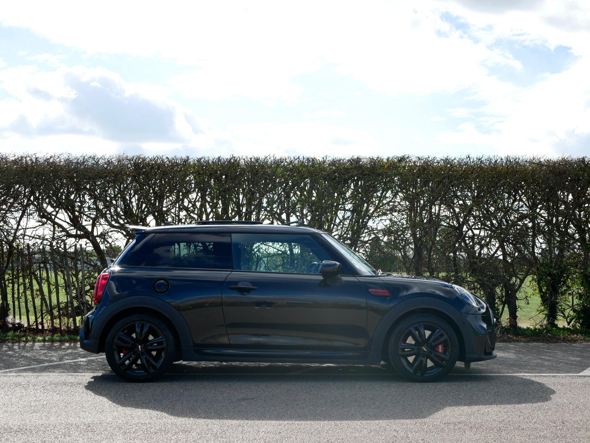 Mini Hatch view 9