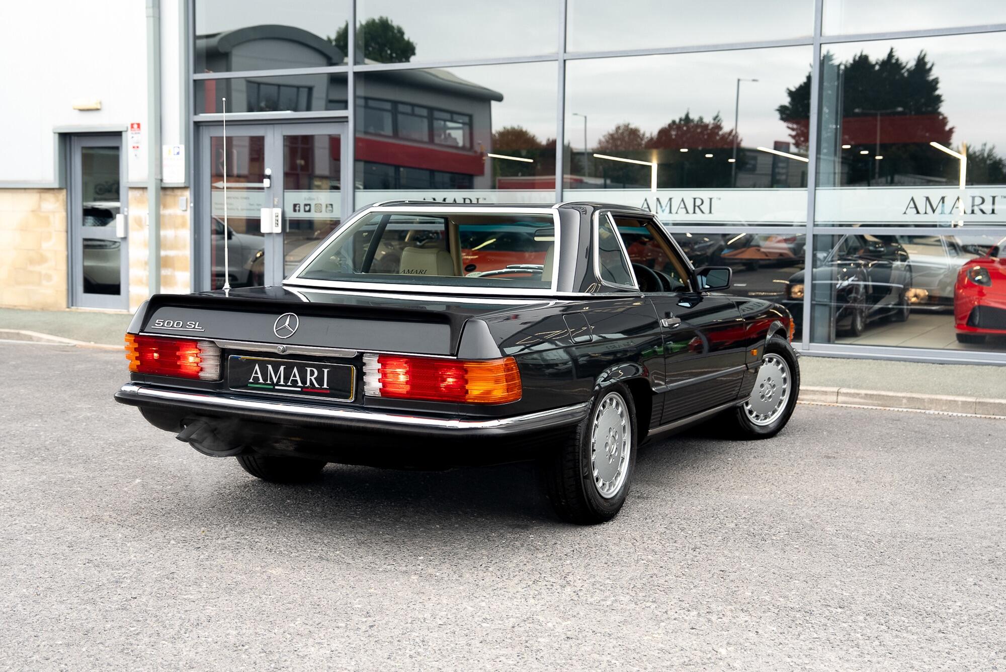 Mercedes-Benz 500 SL view 17