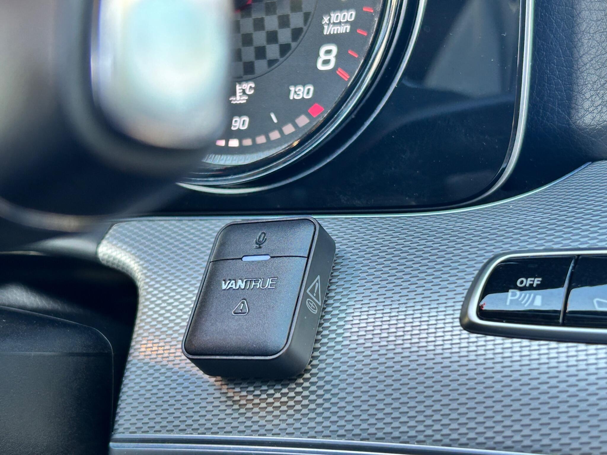 Mercedes-Benz E-Class view 37