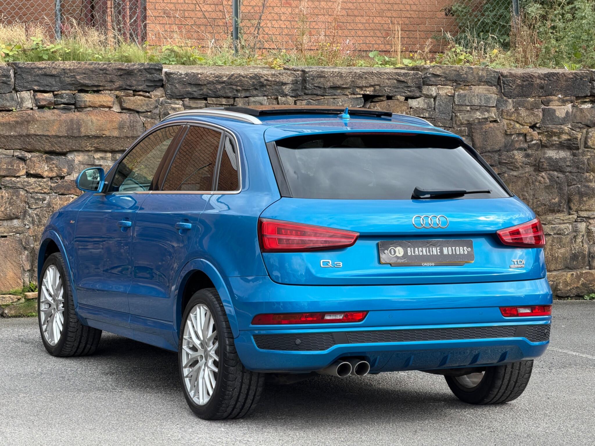 Audi Q3 view 5