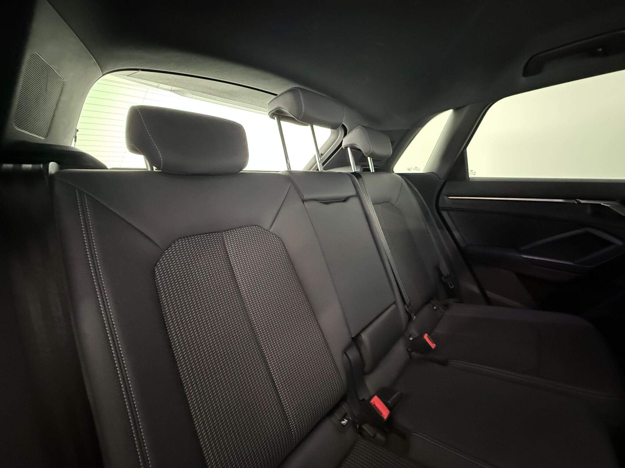 Audi Q3 view 28