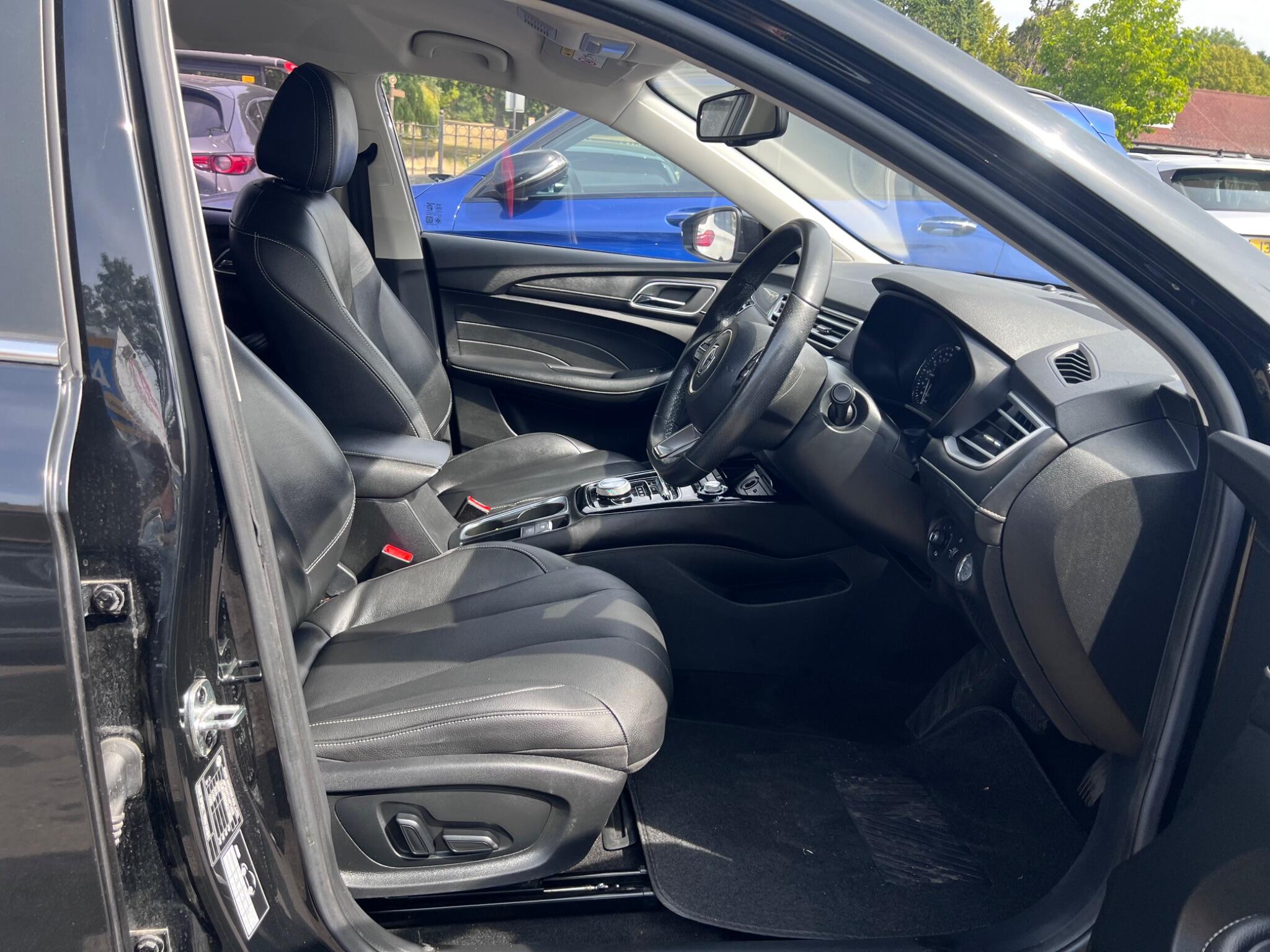 MG MG5 view 17