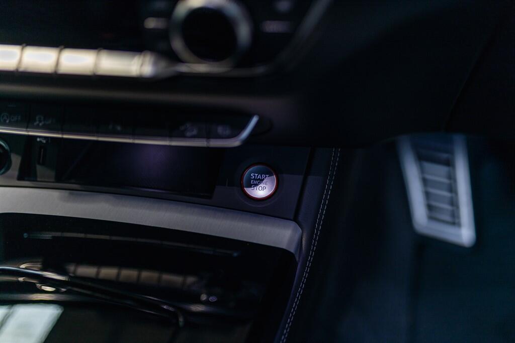 Audi SQ5 view 33
