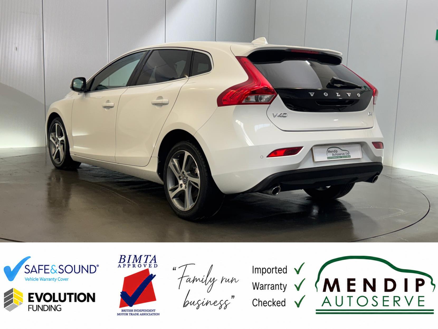 Volvo V40 view 16
