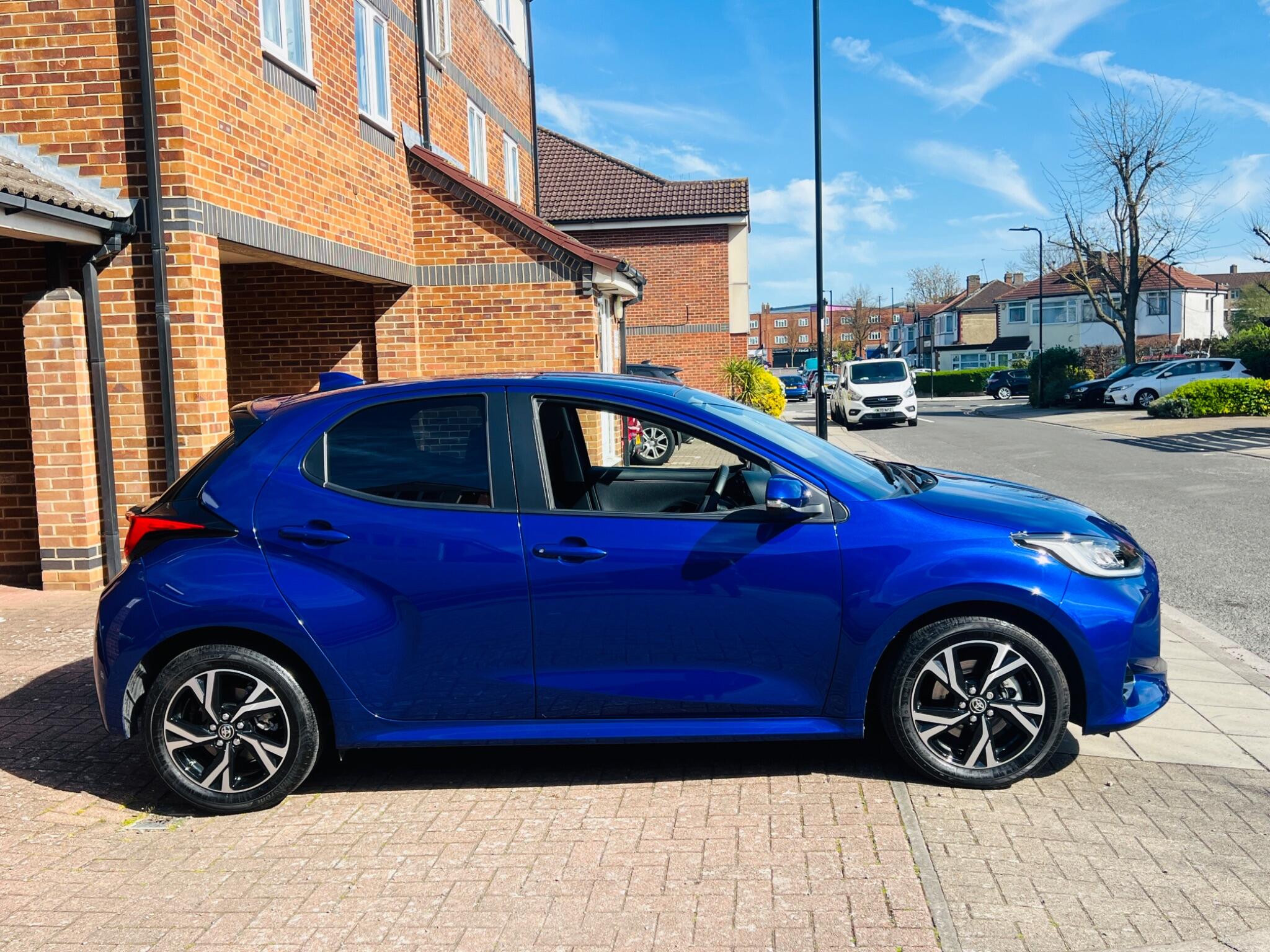 Toyota Yaris view 32
