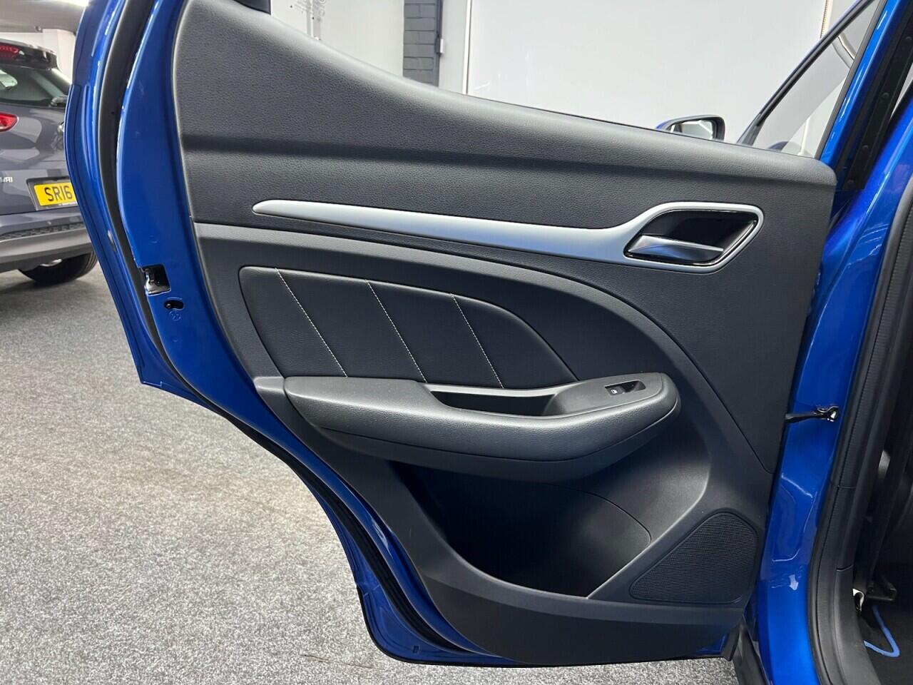 MG ZS view 43