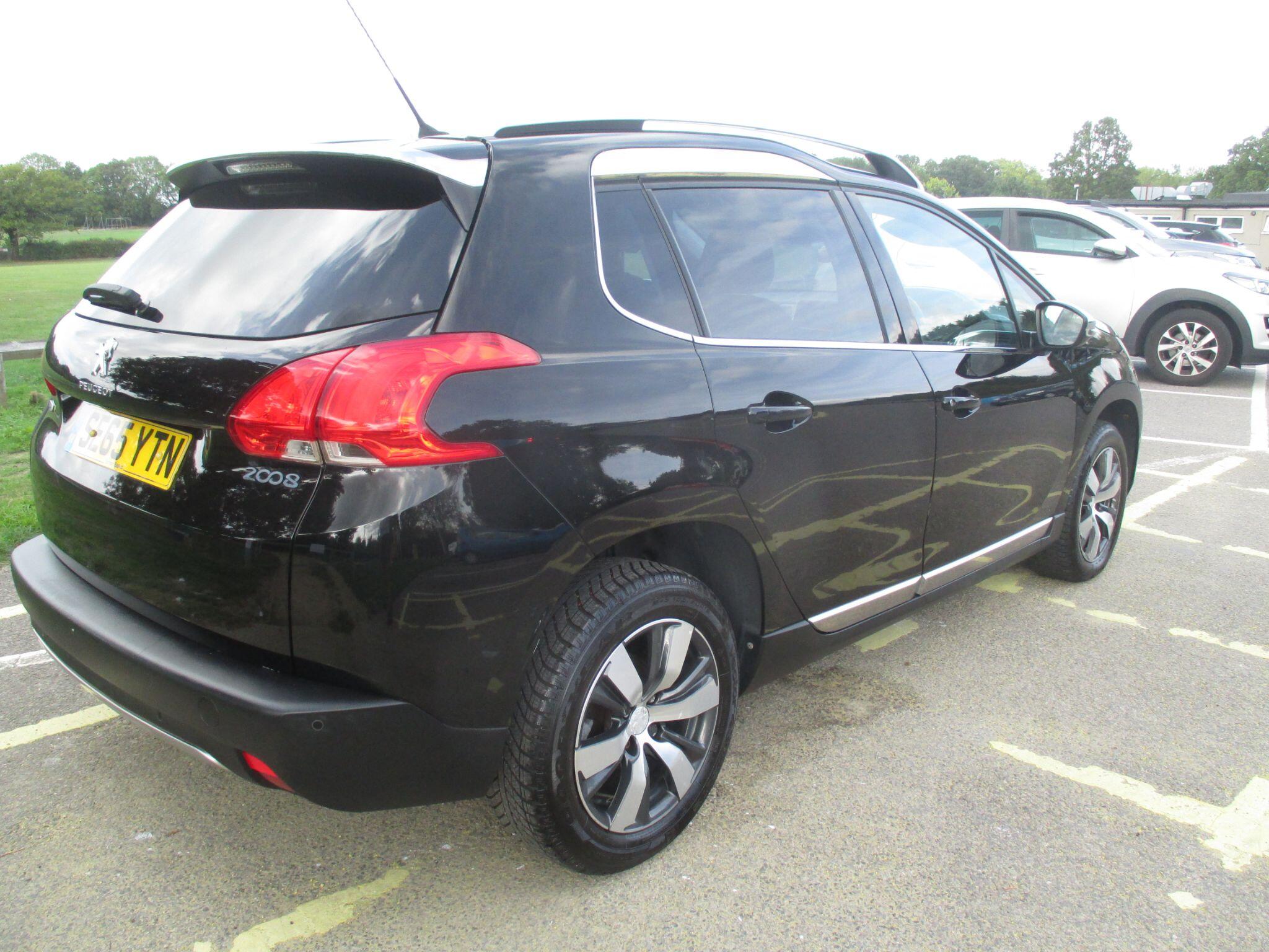 Peugeot 2008 view 8