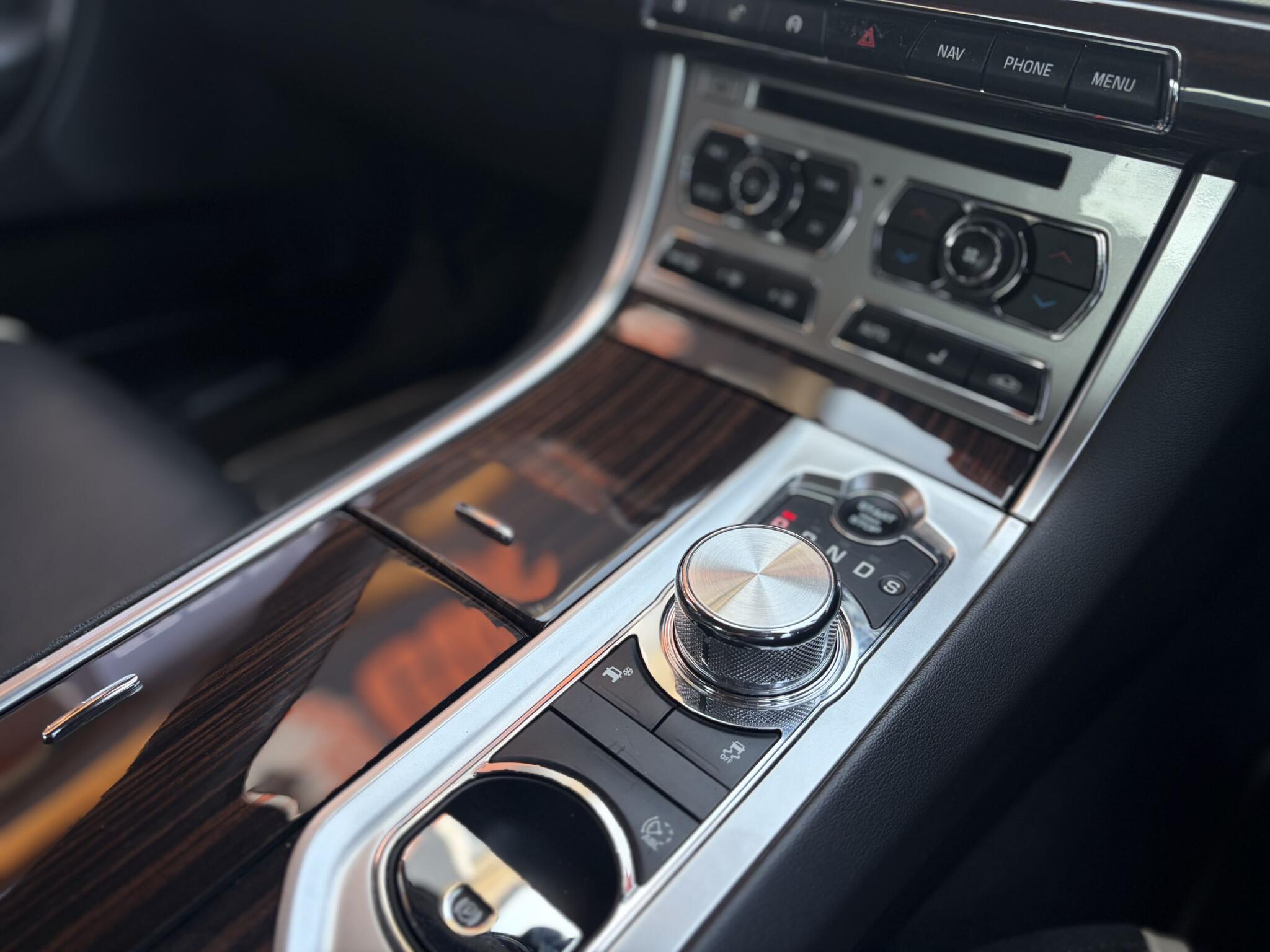 Jaguar XF view 14