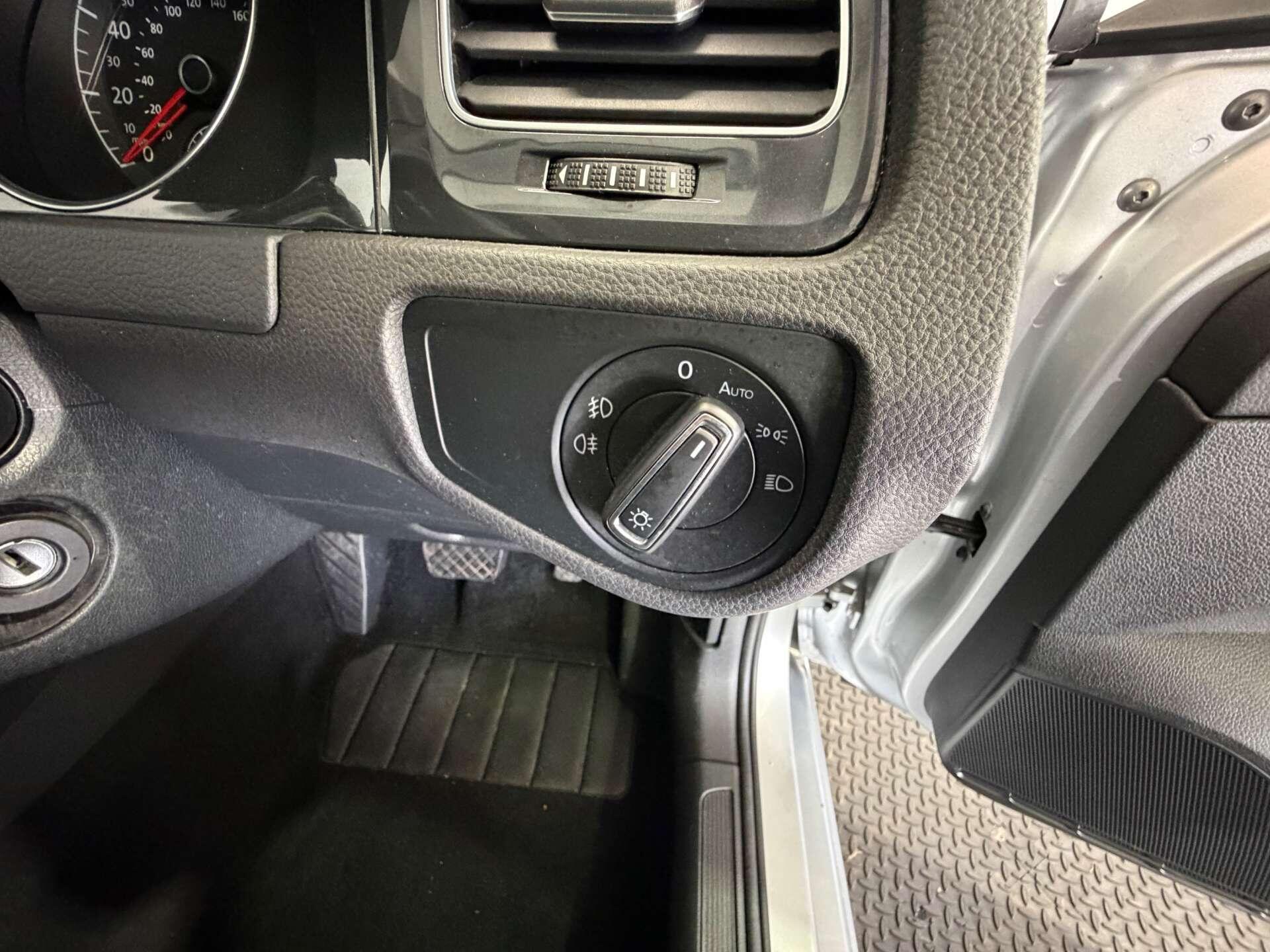 Volkswagen Golf view 17