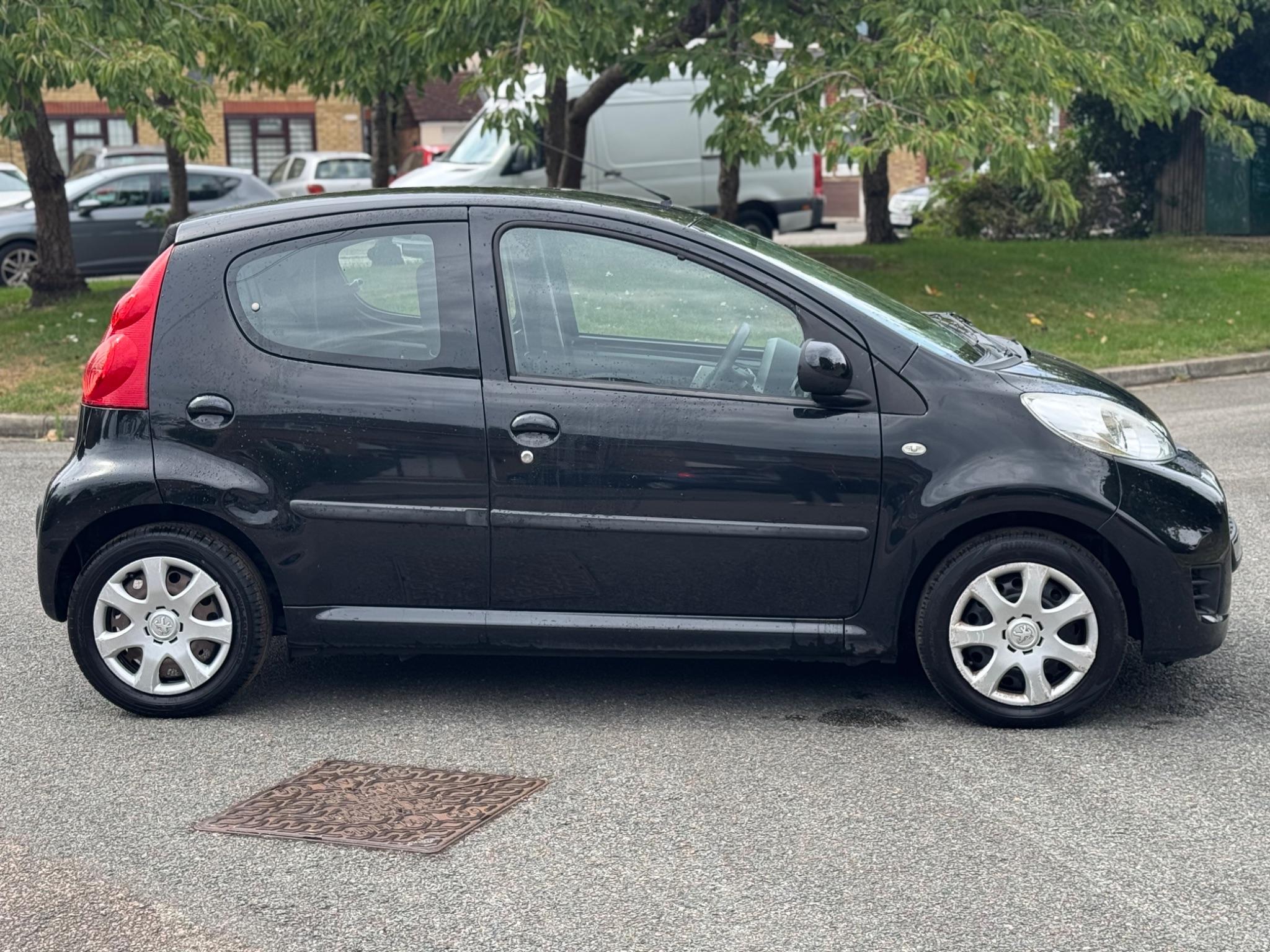 2011 Peugeot 107 image 11