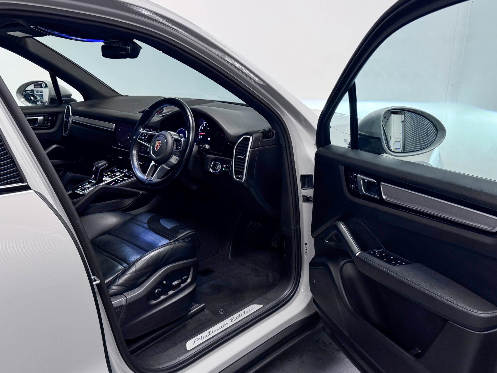 Porsche Cayenne view 35