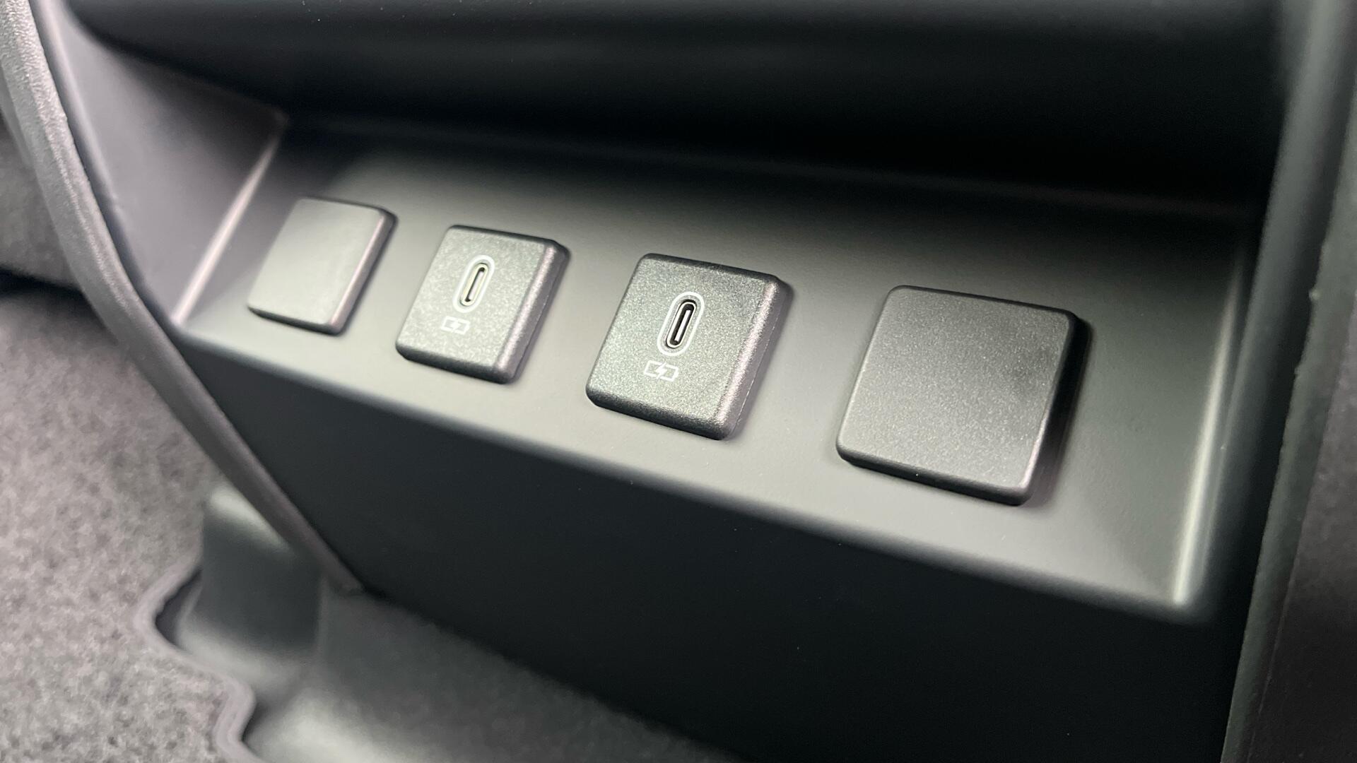 Land Rover Defender view 58