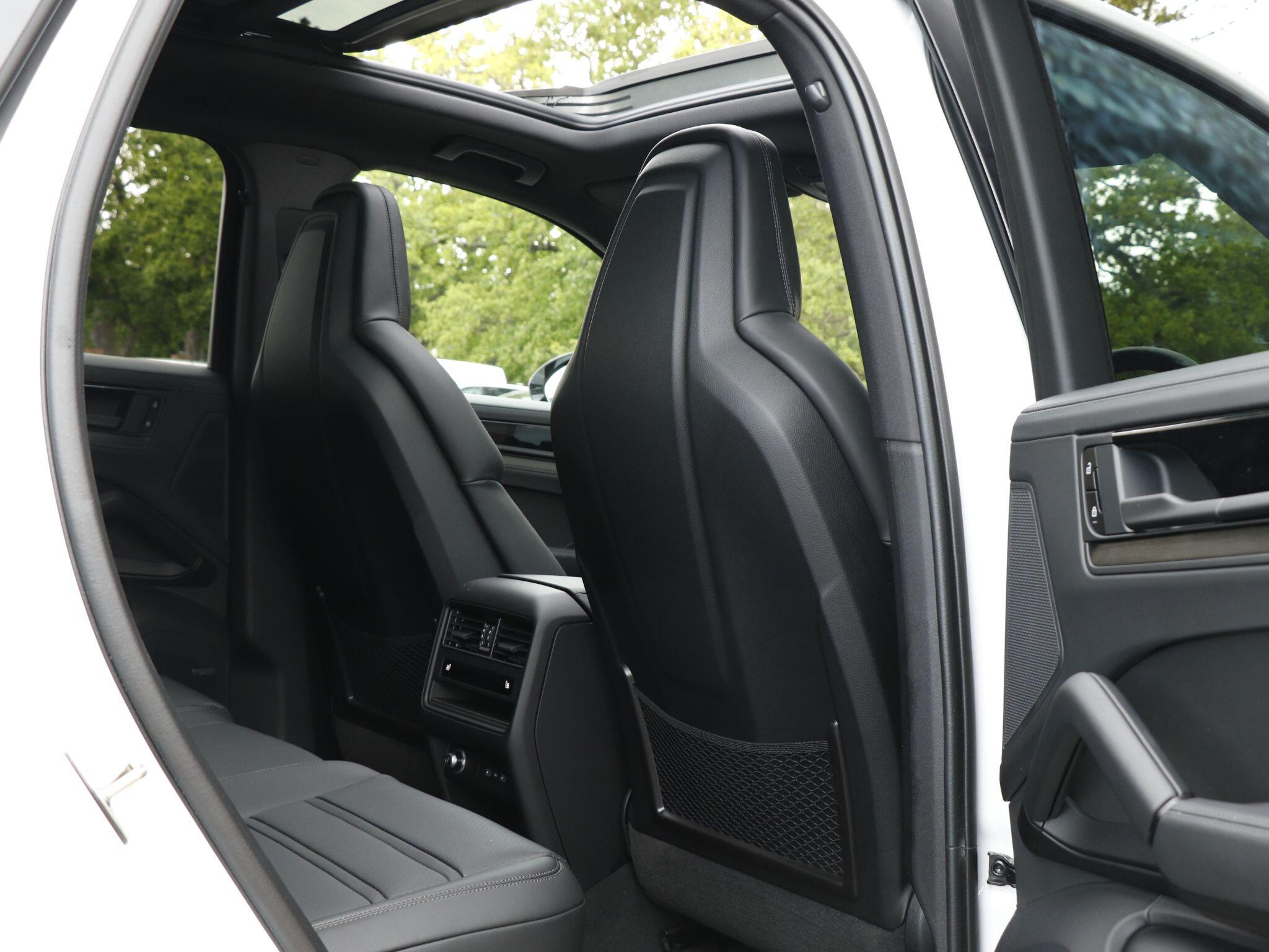 Porsche Cayenne view 27