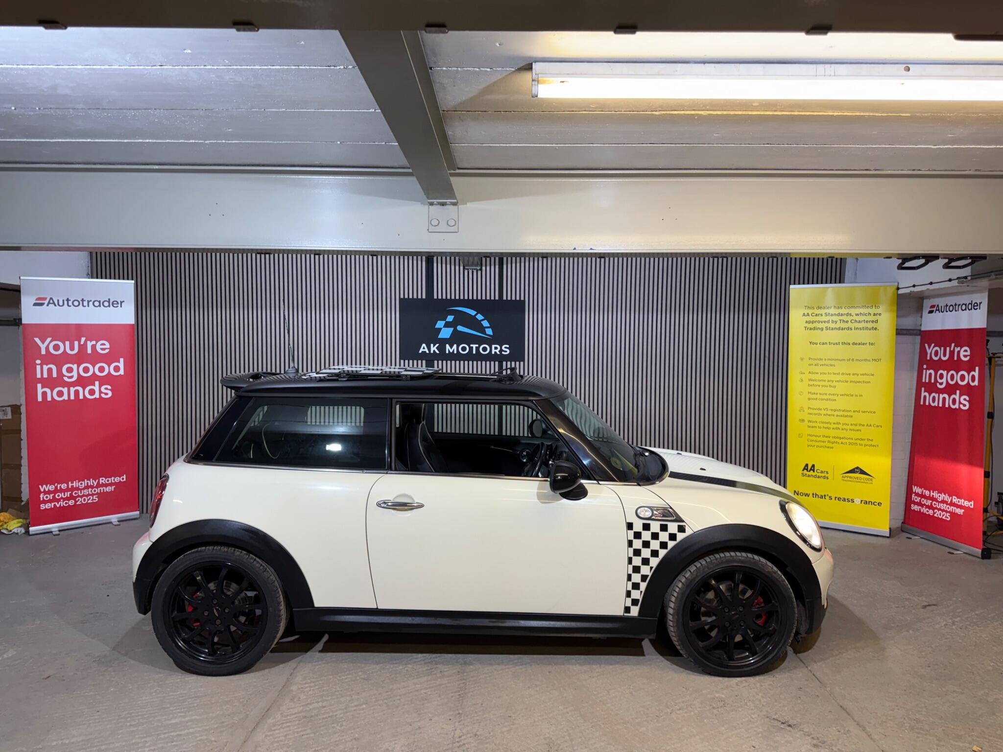 2008 MINI Hatch image 13