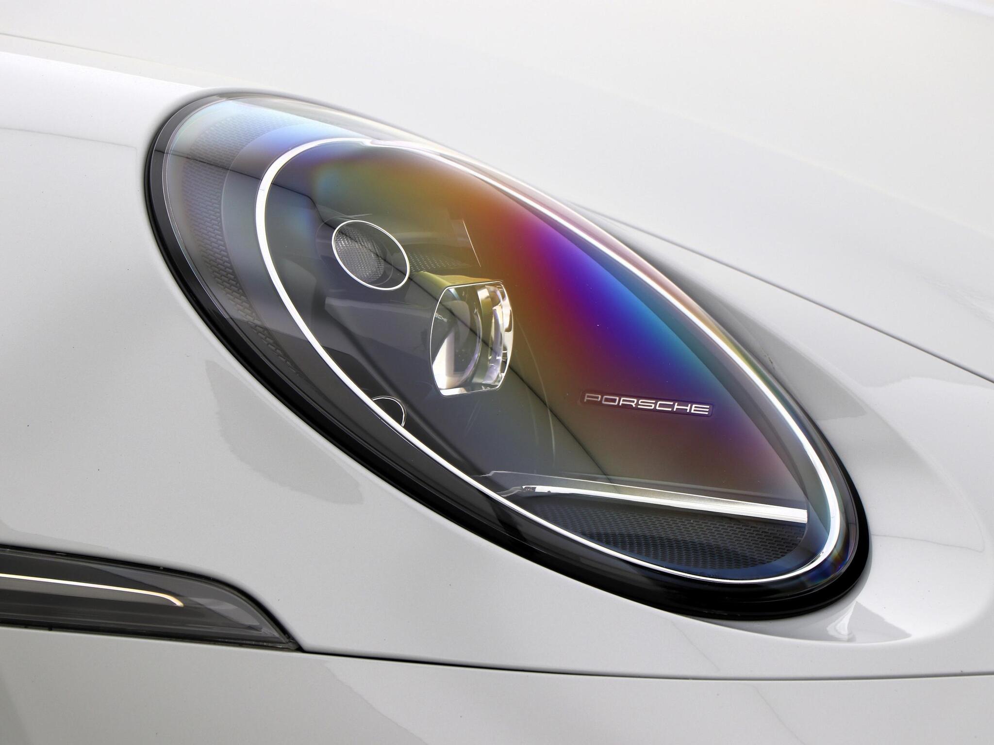 Porsche 911 view 13